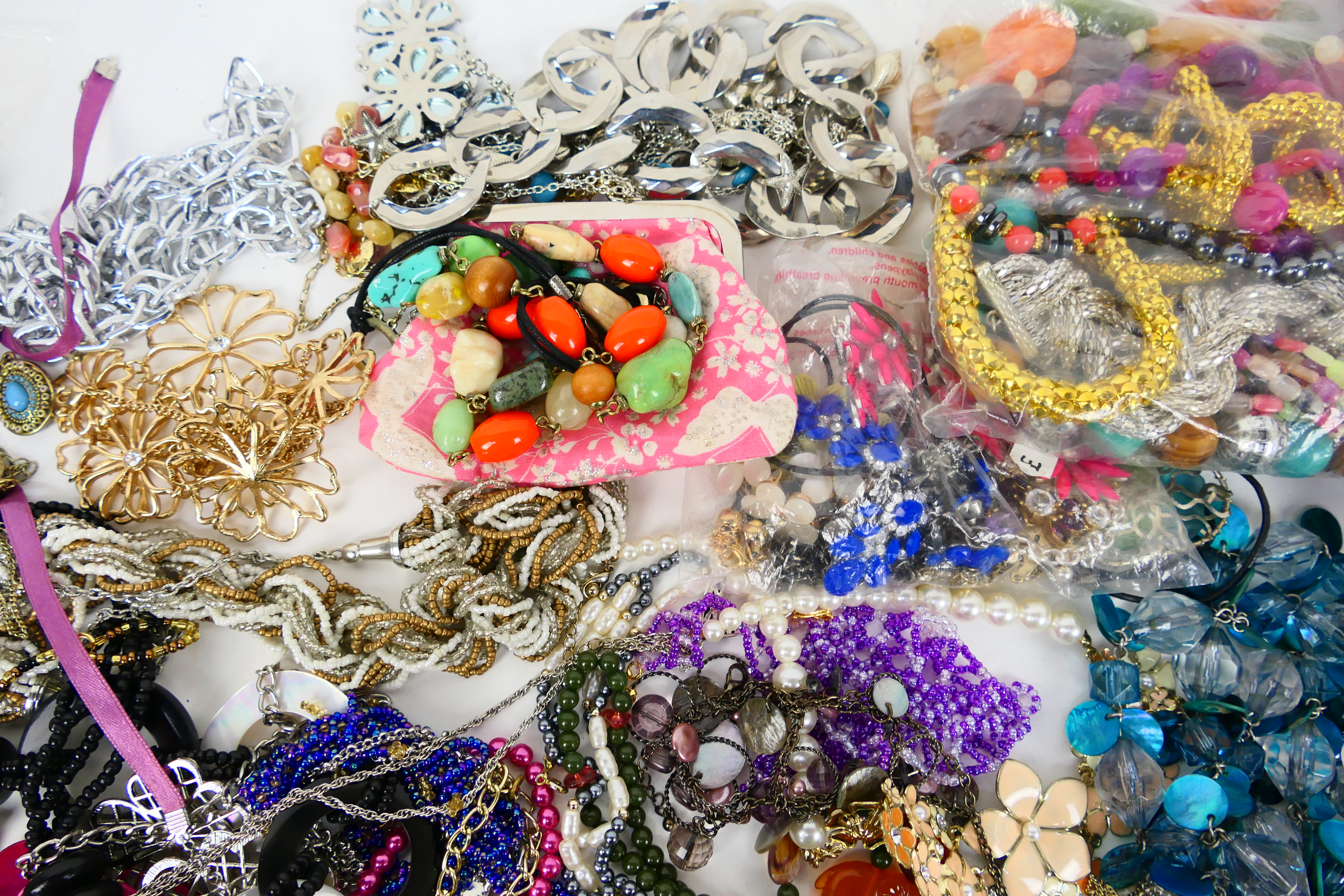 A collection of various costume jewellery, predominantly necklaces. - Image 6 of 7