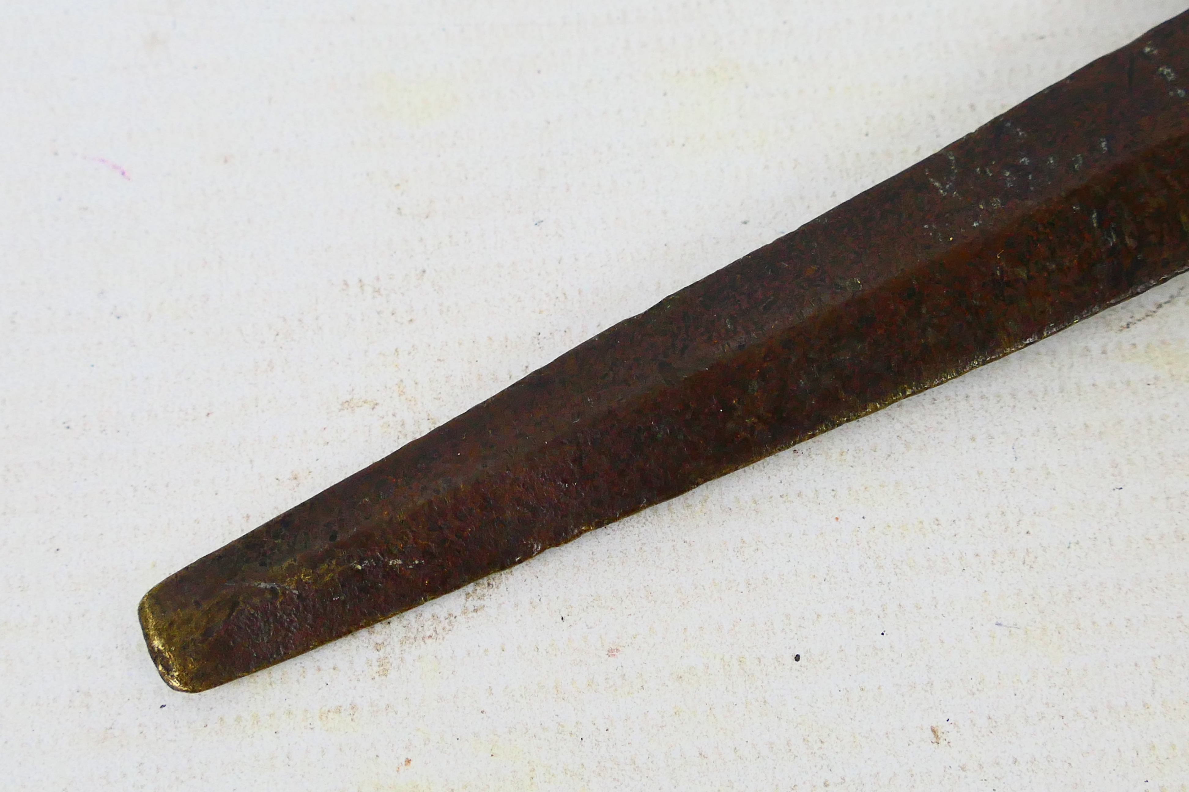 An antique bronze knife, believed by the vendor to be 16th century, 22 cm (l). - Image 4 of 7