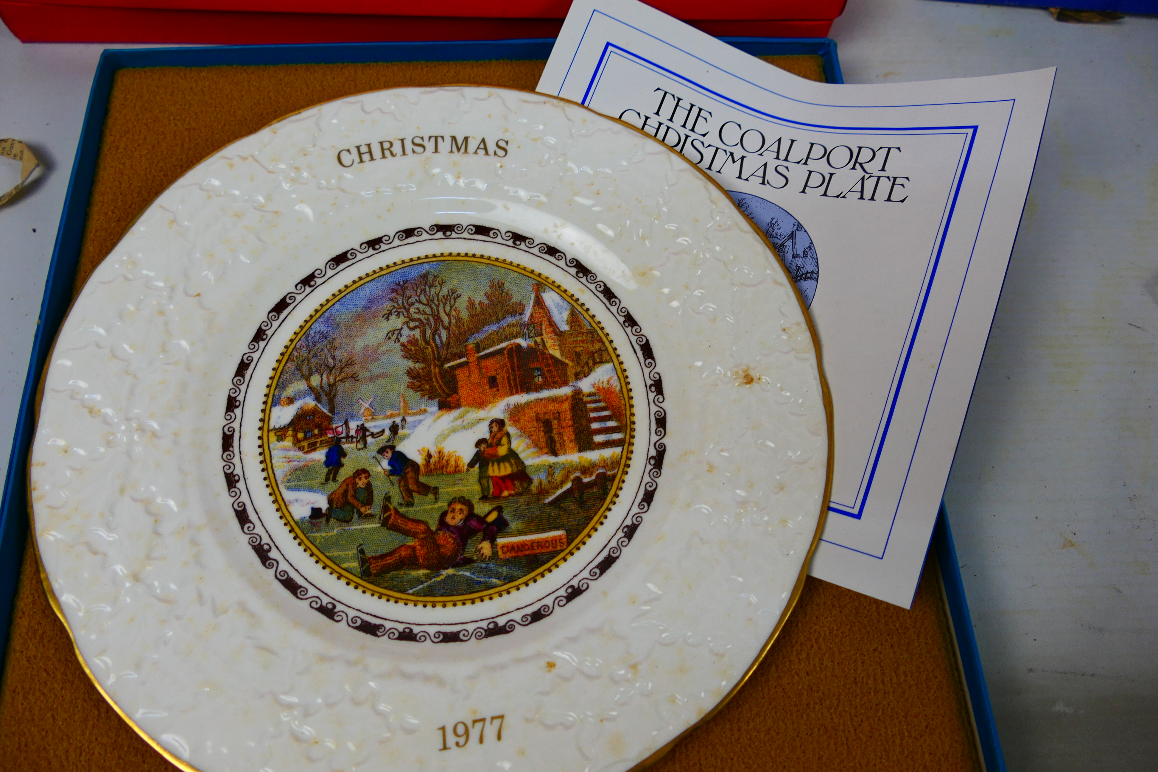 A collection of boxed collector plates and similar to include Spode, Coalport, Royal Worcester, - Image 3 of 10