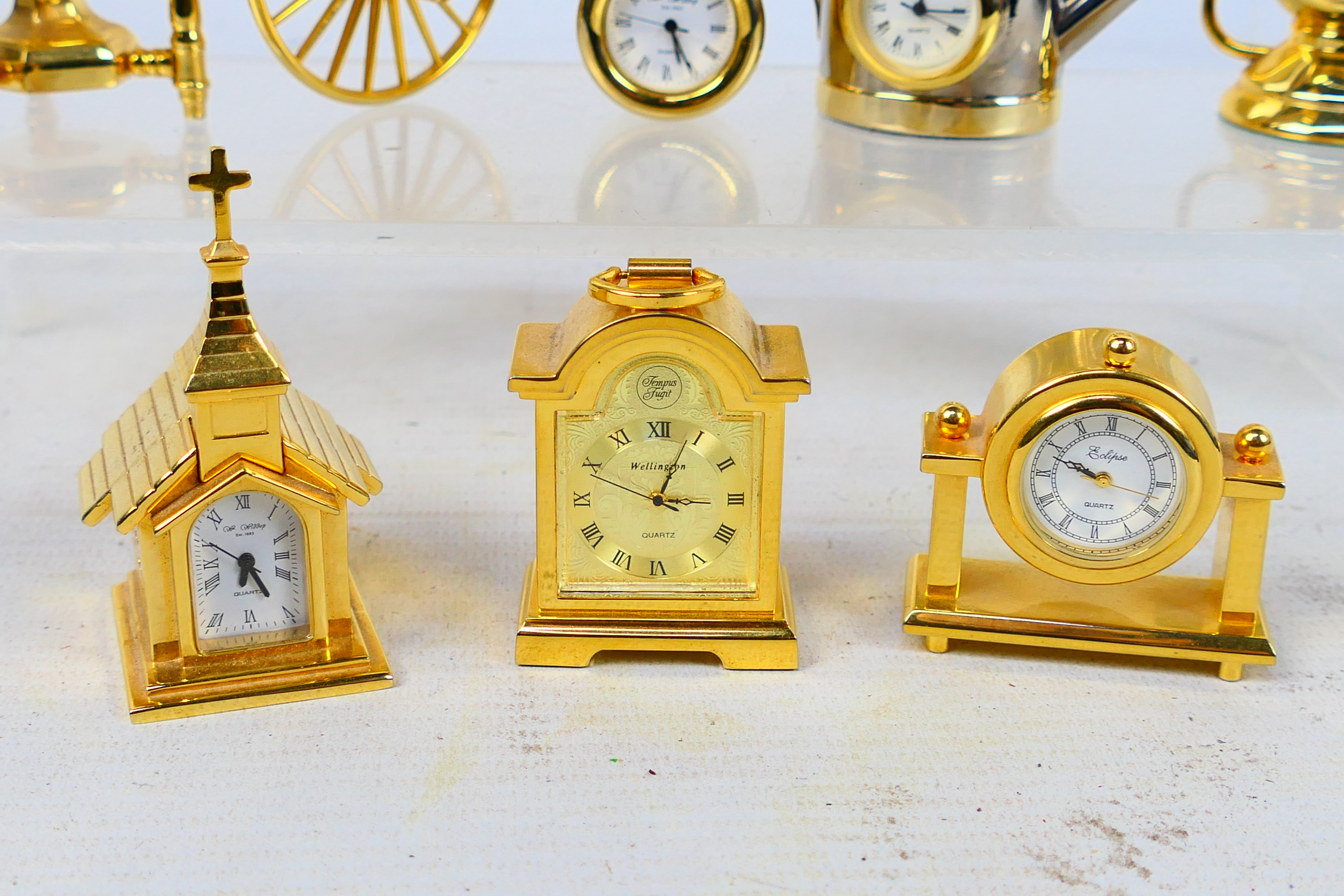 A collection of clocks, predominantly miniature novelty clocks. - Image 3 of 7