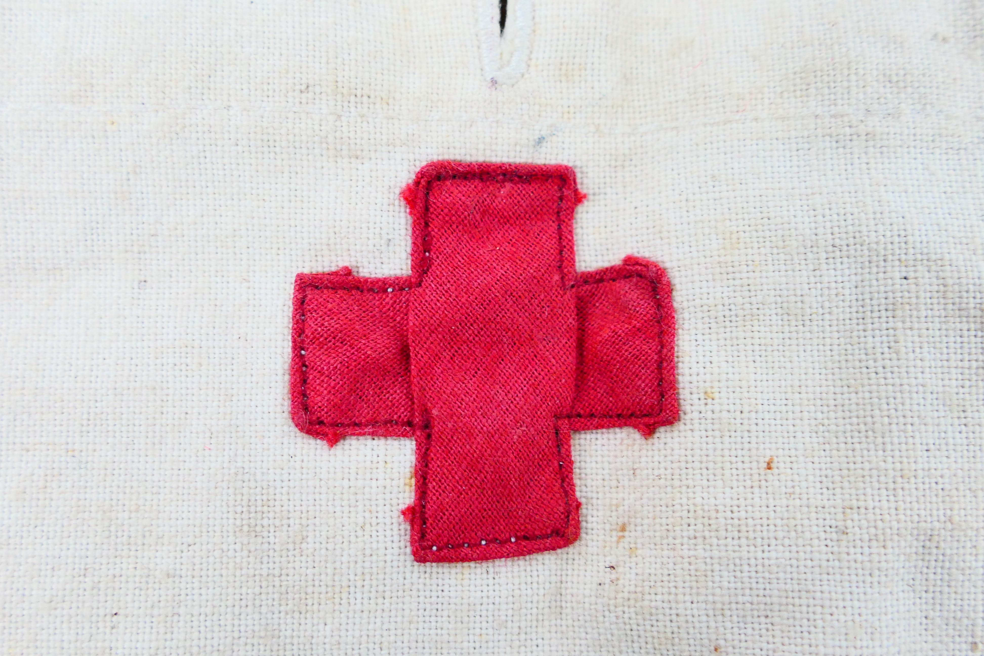 A vintage Argentinian medic's bag, 31 cm x 32 cm. - Image 2 of 7