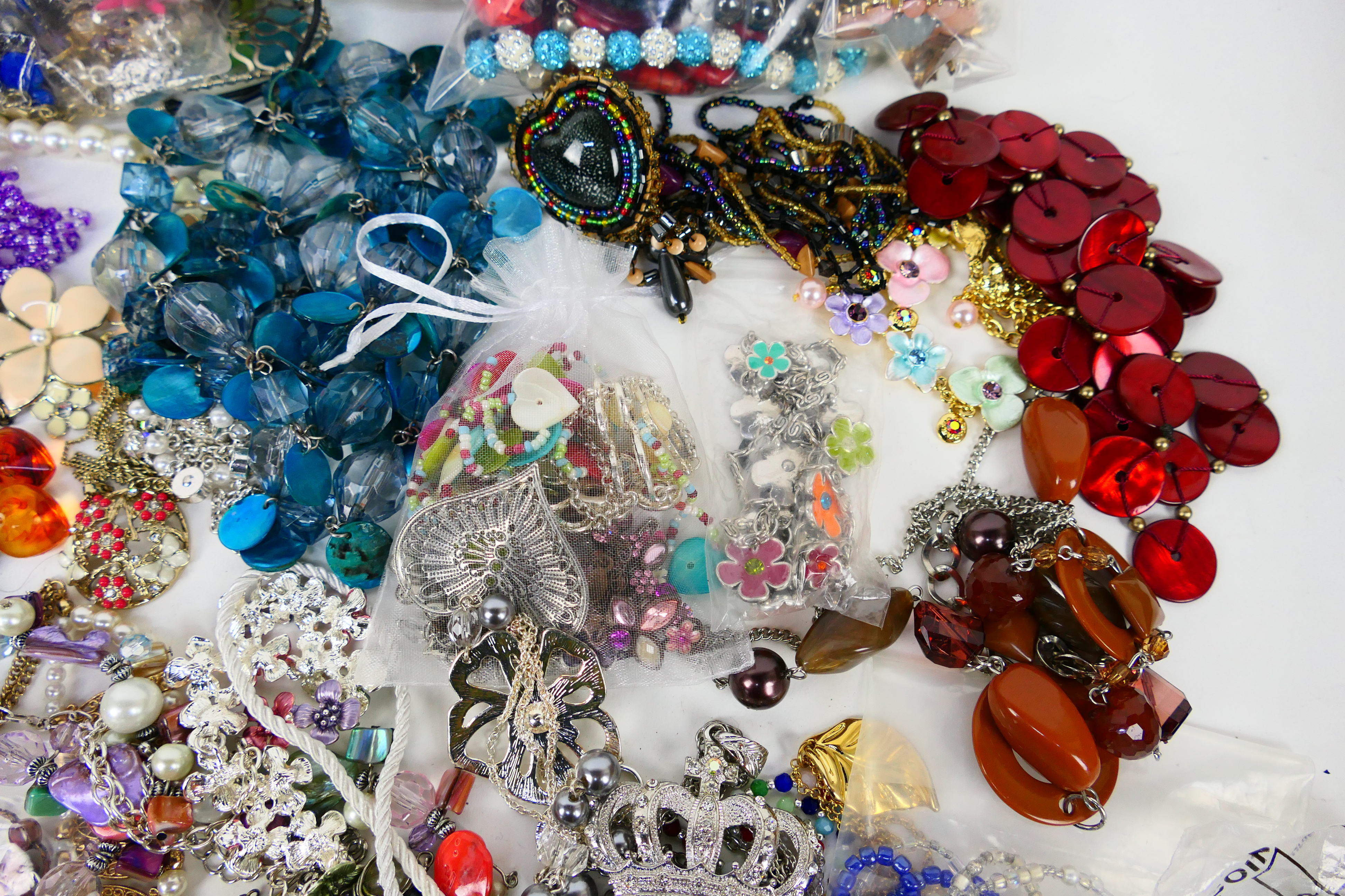 A collection of various costume jewellery, predominantly necklaces. - Image 4 of 7