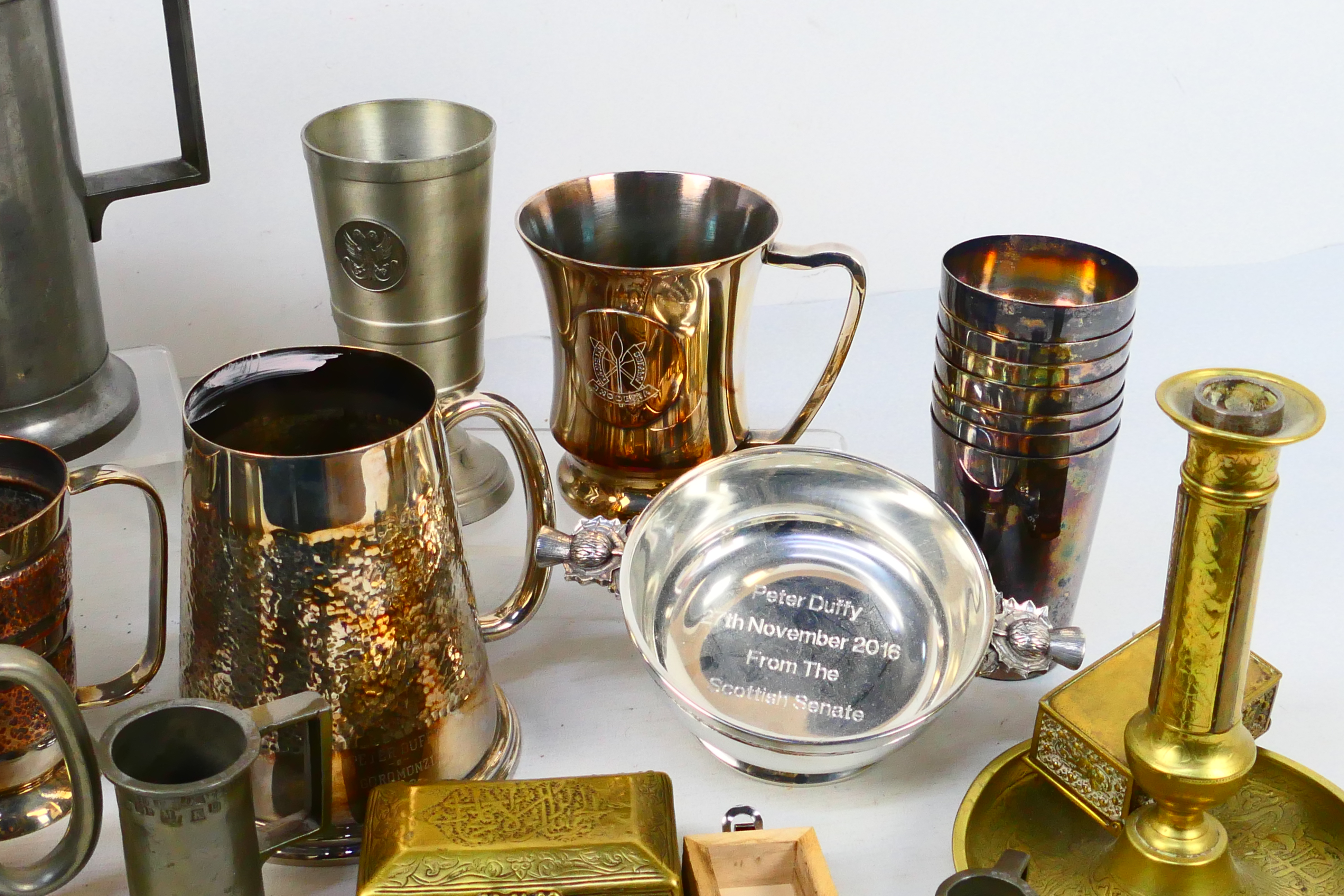 Metal ware to include measuring vessels, tankards, goblet, quaich and similar. - Image 4 of 5