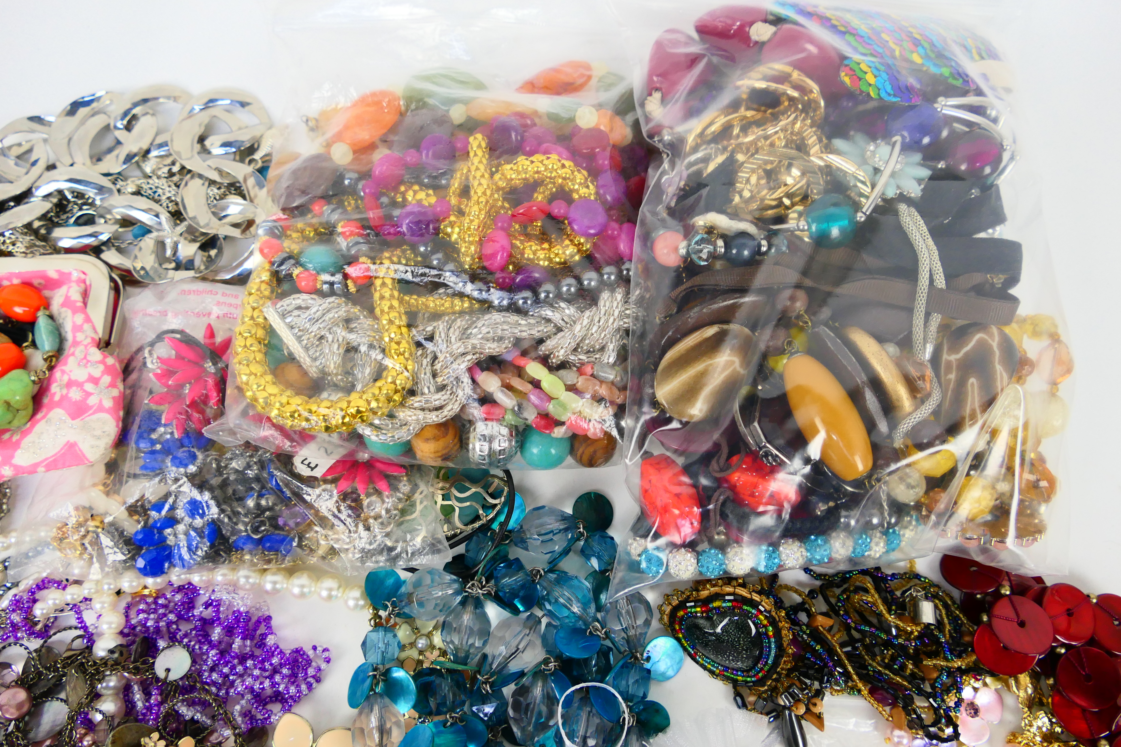 A collection of various costume jewellery, predominantly necklaces. - Image 5 of 7