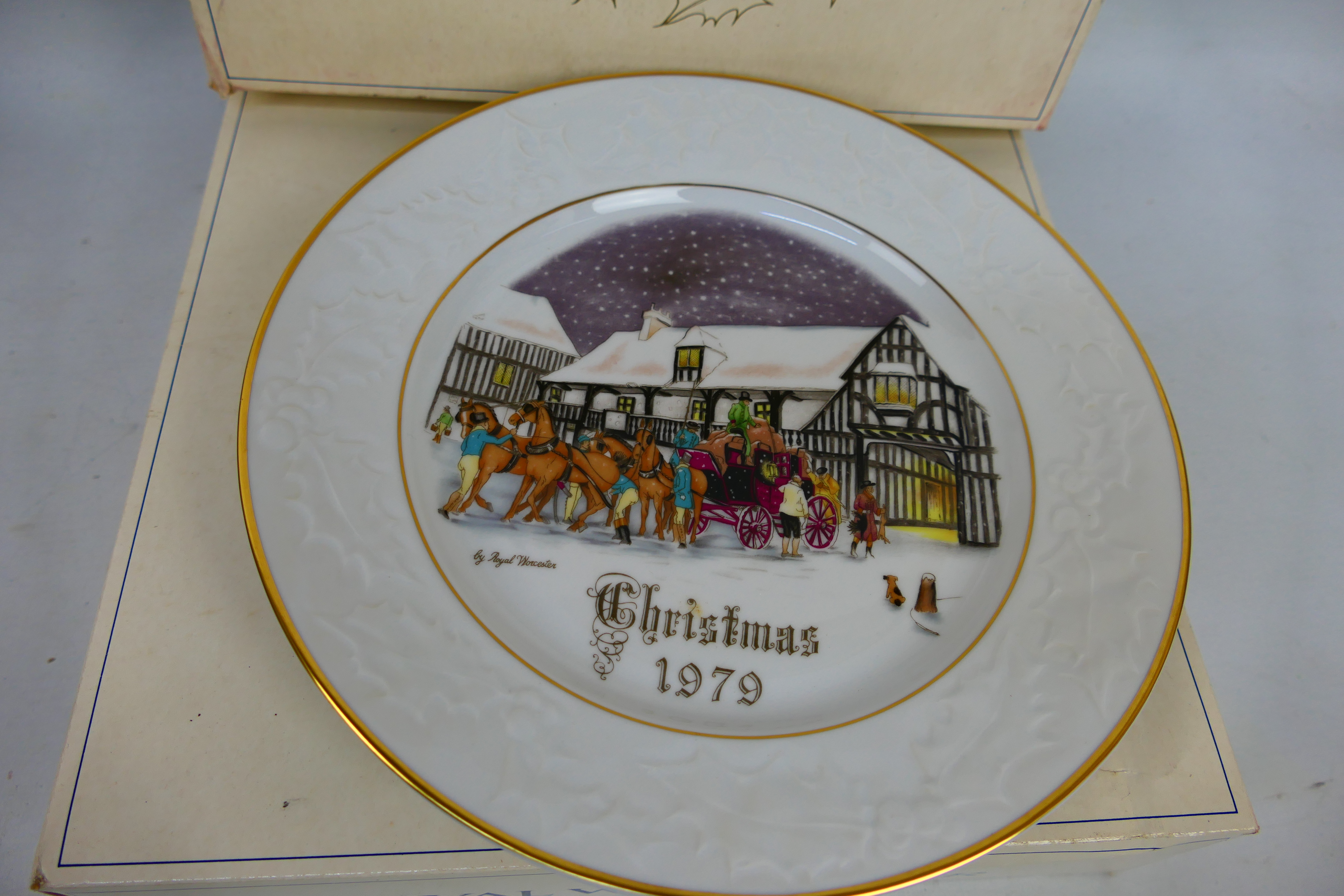 A collection of boxed collector plates and similar to include Spode, Coalport, Royal Worcester, - Image 10 of 10