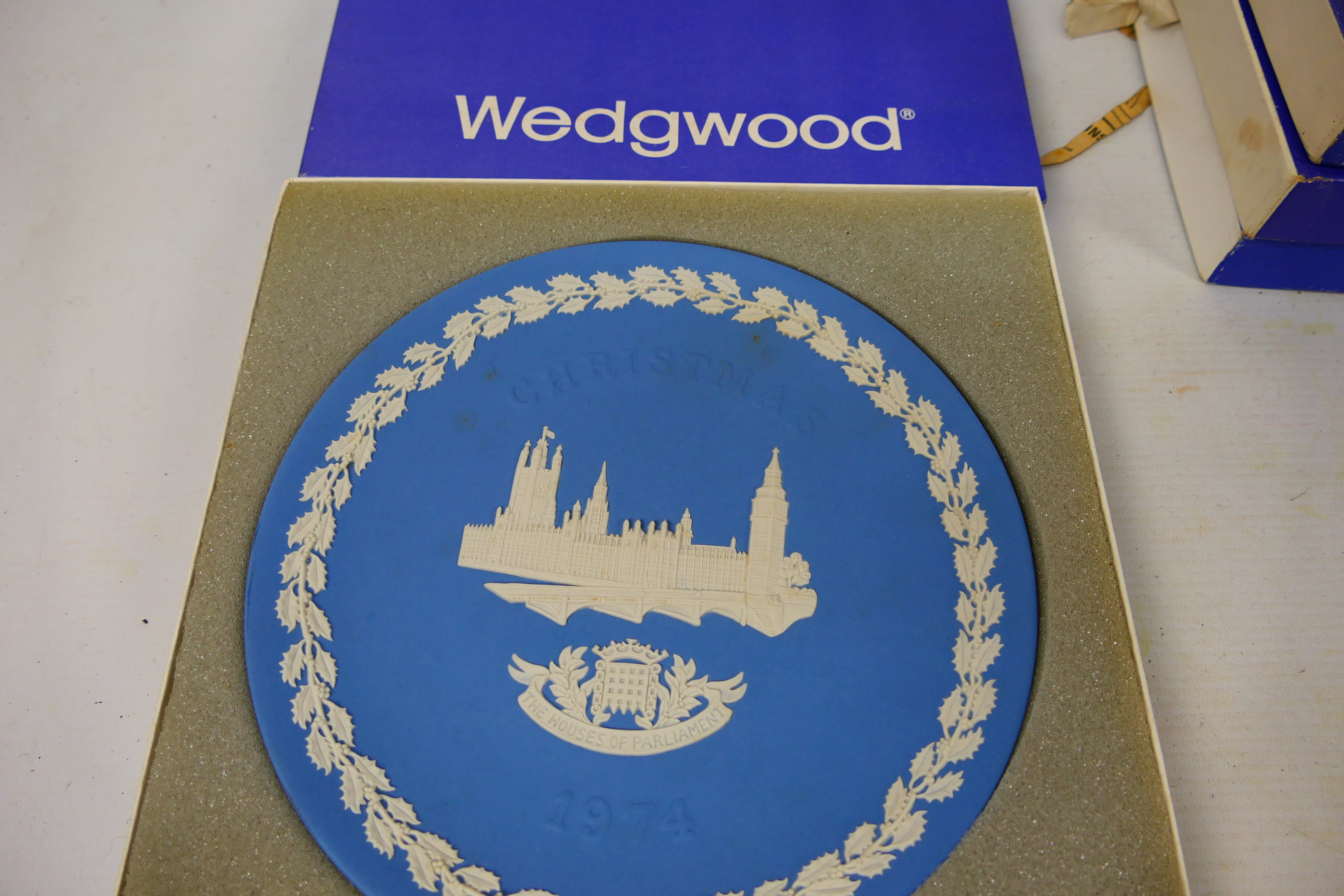 A collection of boxed collector plates and similar to include Spode, Coalport, Royal Worcester, - Image 6 of 10