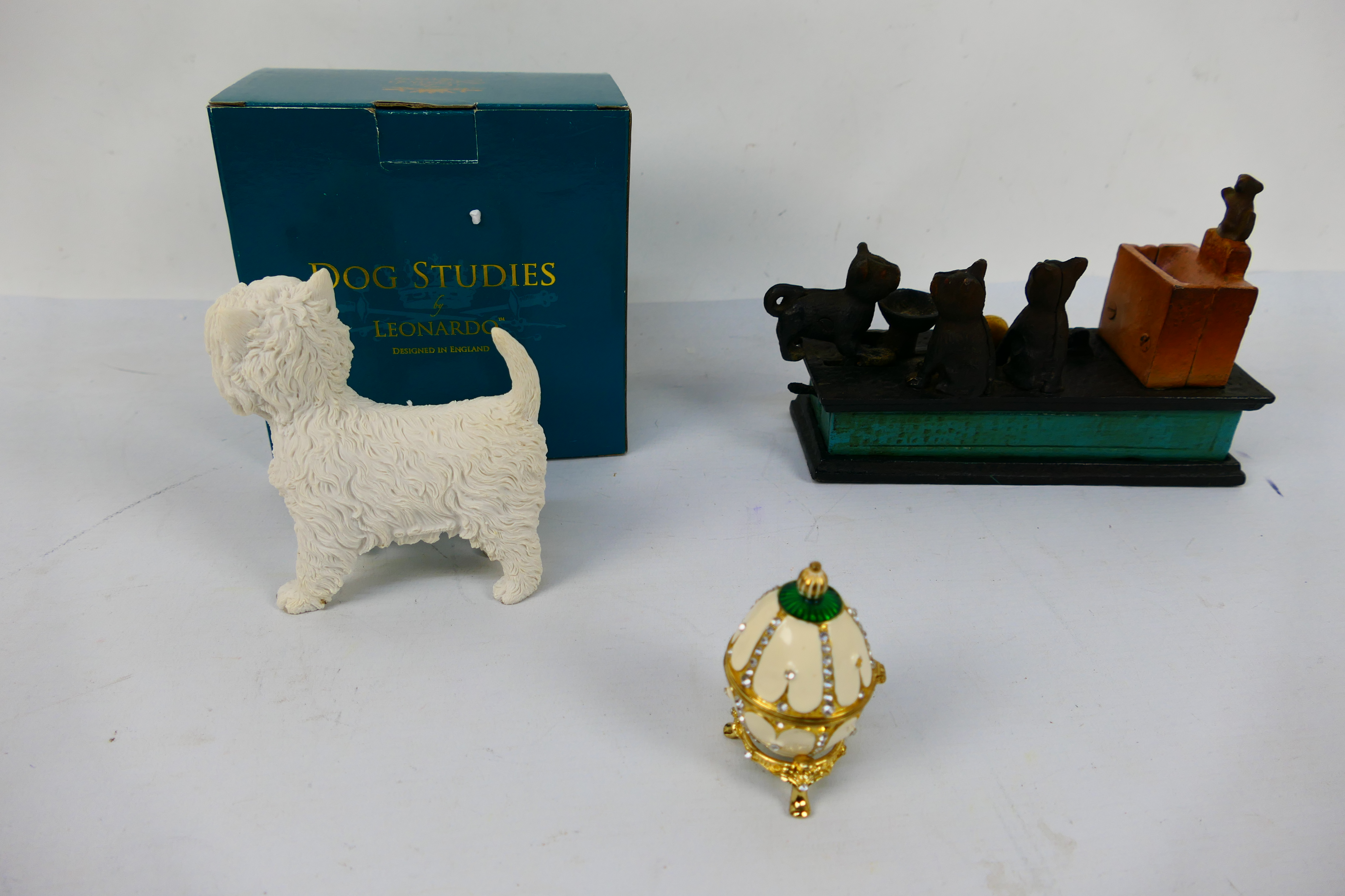 Lot to include a cast iron money bank, Leonardo Collection model from the Dog Studies collection, - Image 2 of 4