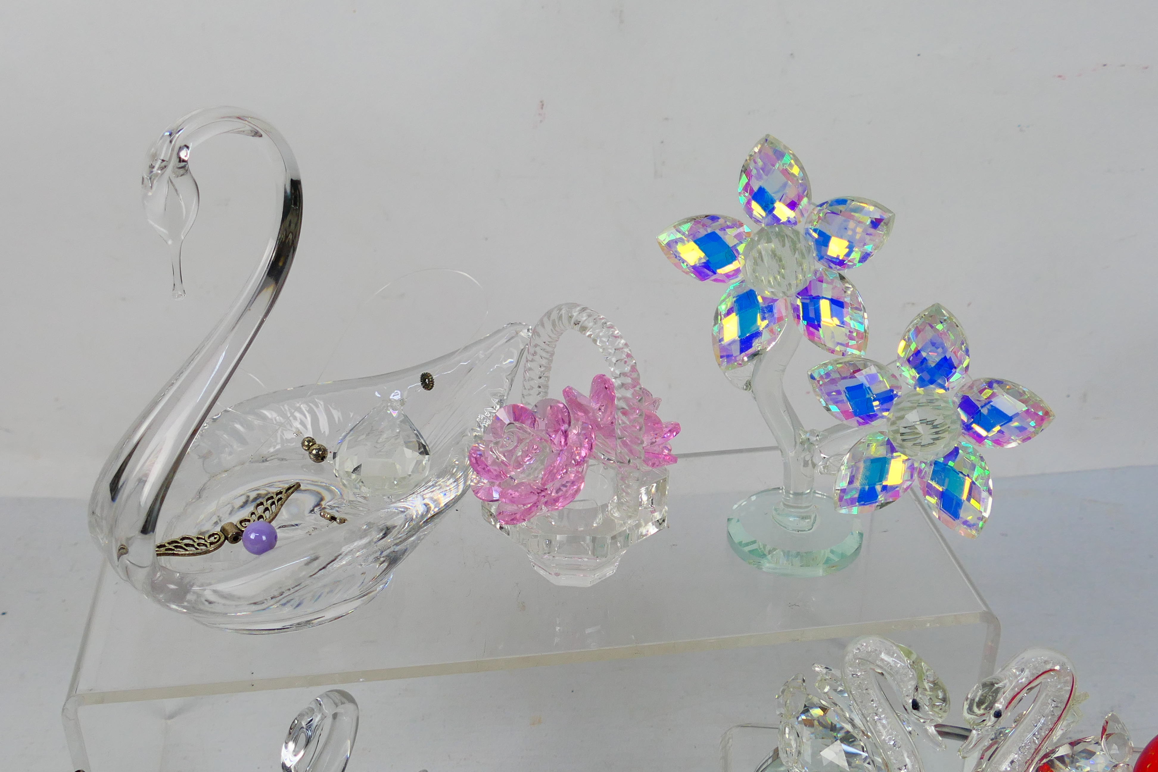 A collection of glassware to include animal figures, Swarovski style models and other. - Image 2 of 5