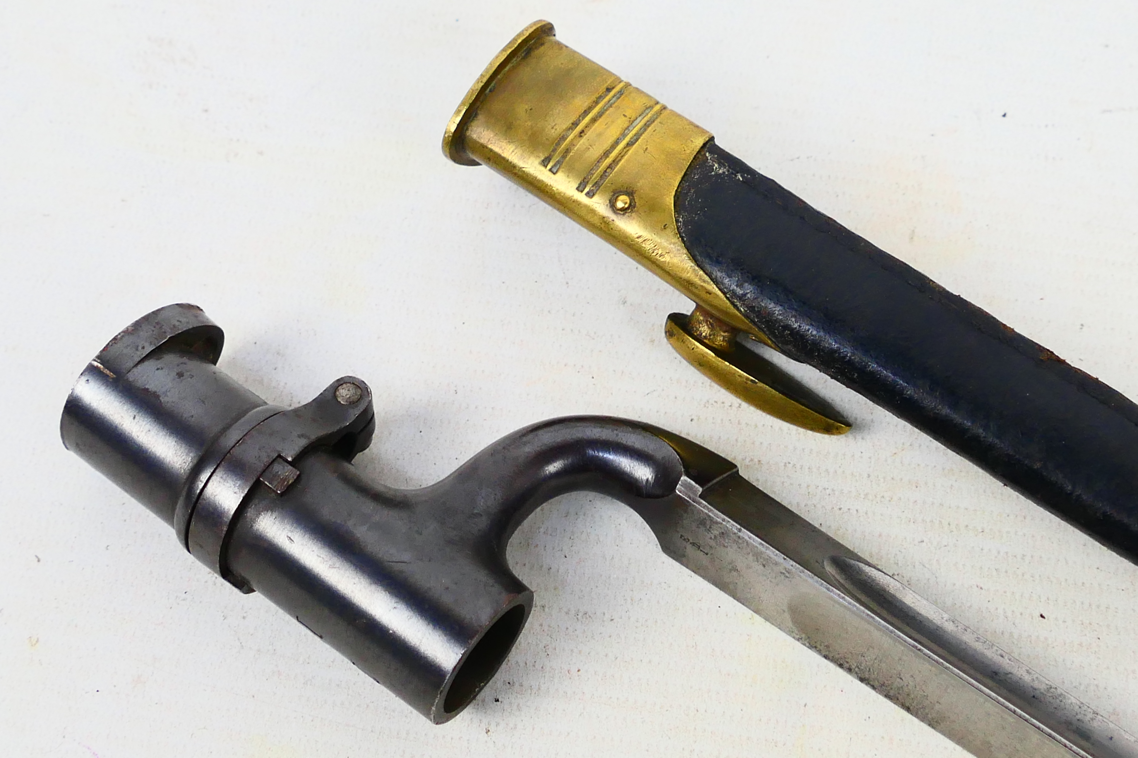 A pattern 1853 socket bayonet, 43 cm (l) triangular blade, with brass mounted scabbard. - Image 2 of 13