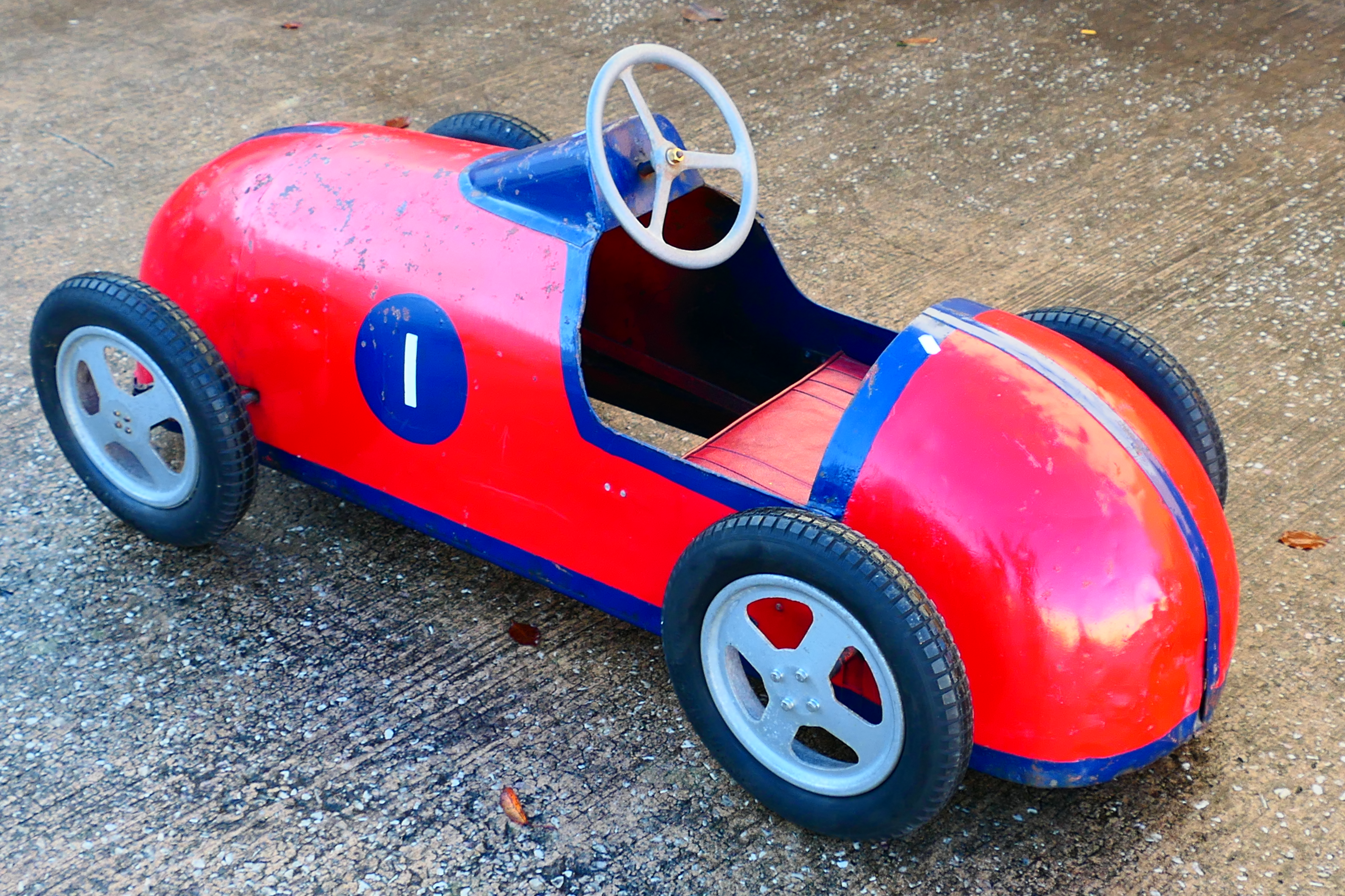 A rare early 1950s pedal car believed to be based on a Maserati racing car and made by a low volume - Image 4 of 16