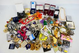 A quantity of costume jewellery to include necklaces, earrings, brooches, rings and other. [W].