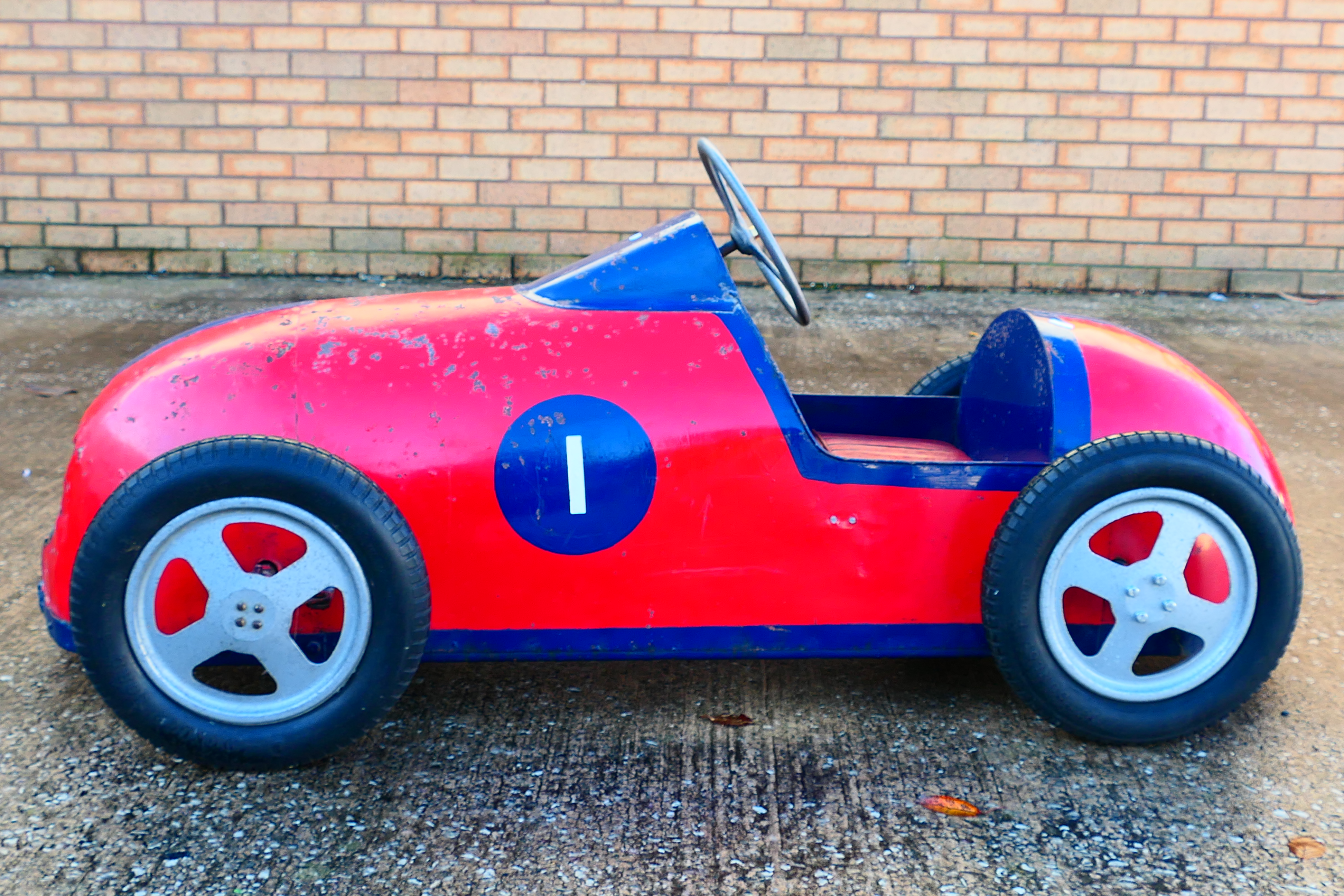 A rare early 1950s pedal car believed to be based on a Maserati racing car and made by a low volume - Image 3 of 16