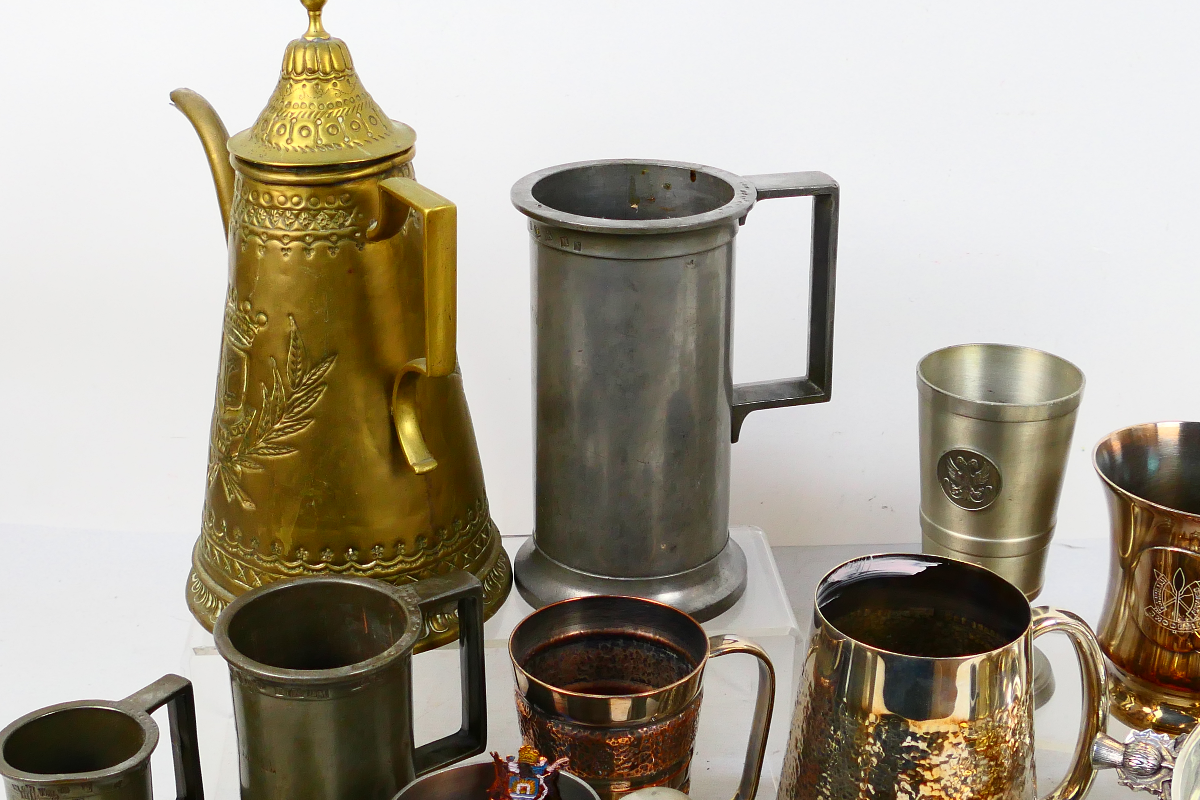 Metal ware to include measuring vessels, tankards, goblet, quaich and similar. - Image 2 of 5