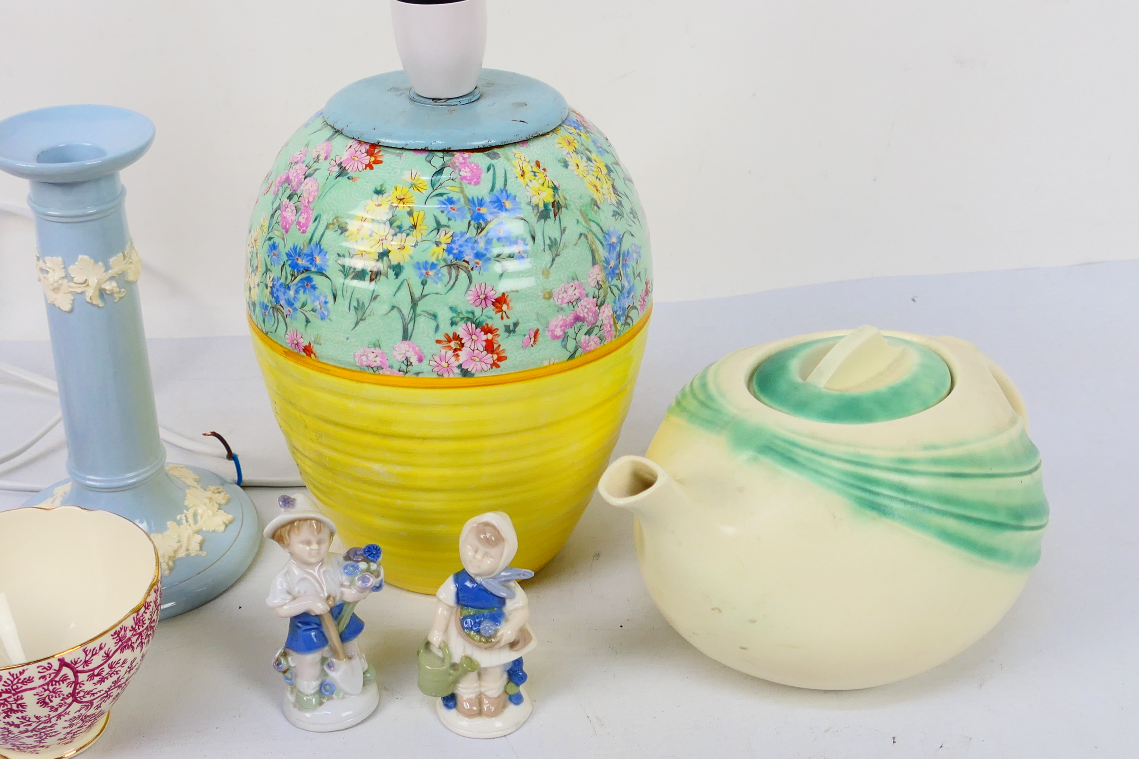 Lot to include a Shelley Melody pattern table lamp, Art Deco T_Flo teapot, Wedgwood and similar. - Image 3 of 7