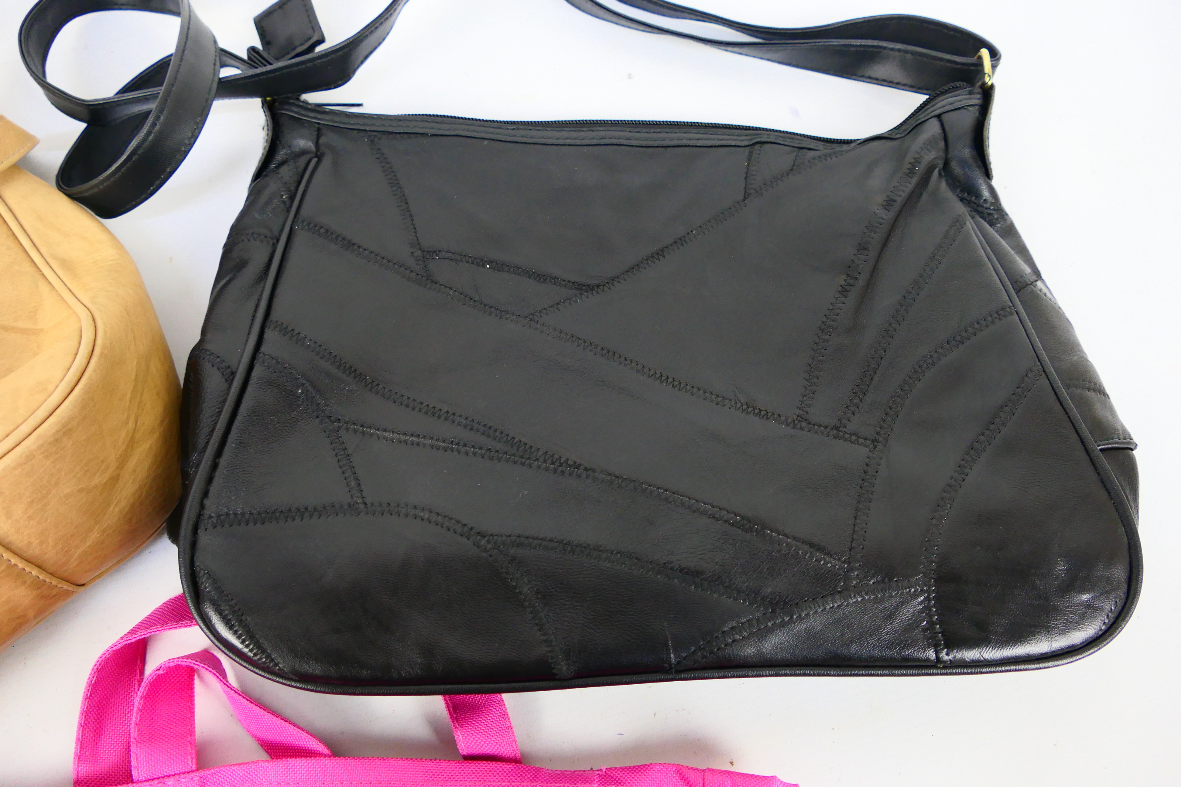3 x handbags and shoulder bags. Lot includes a leather beige shoulder bag. - Image 6 of 6