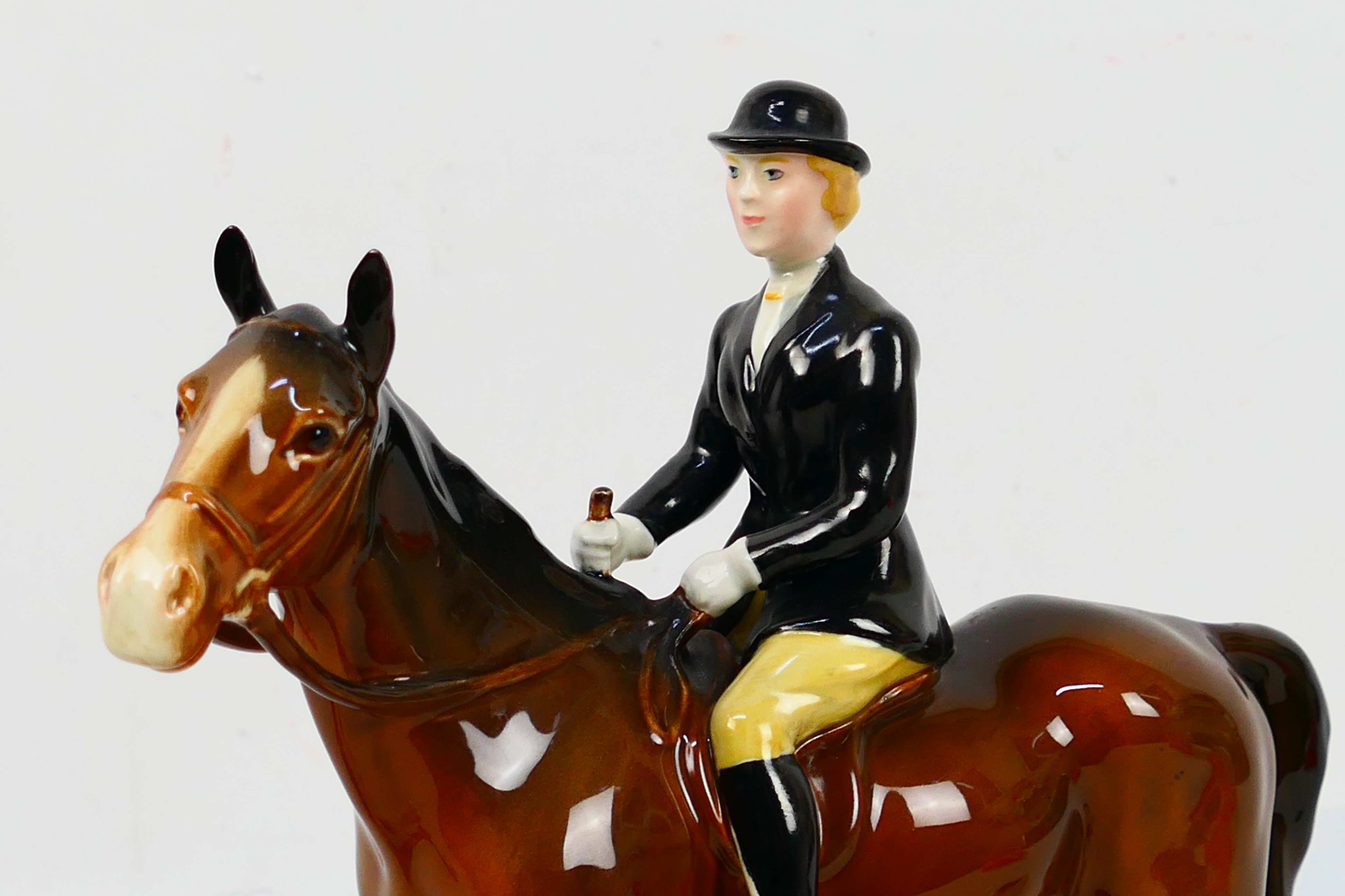 A Beswick huntswoman figure, 21 cm (h), four fox hounds and a fox figure. - Image 2 of 9