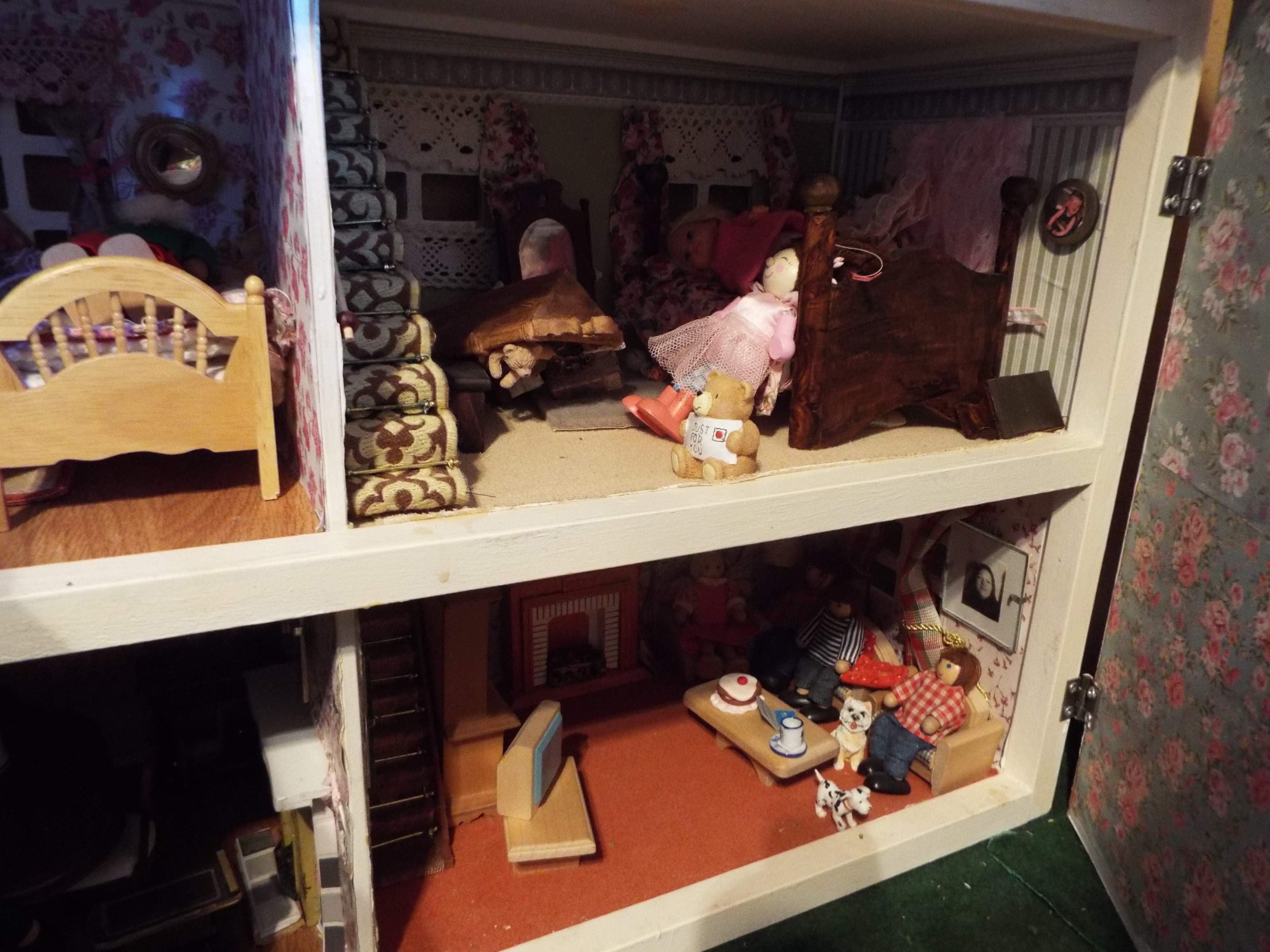 Doll's House - a hand built doll's house comprising four rooms, all rooms extensively furnished, - Image 3 of 6