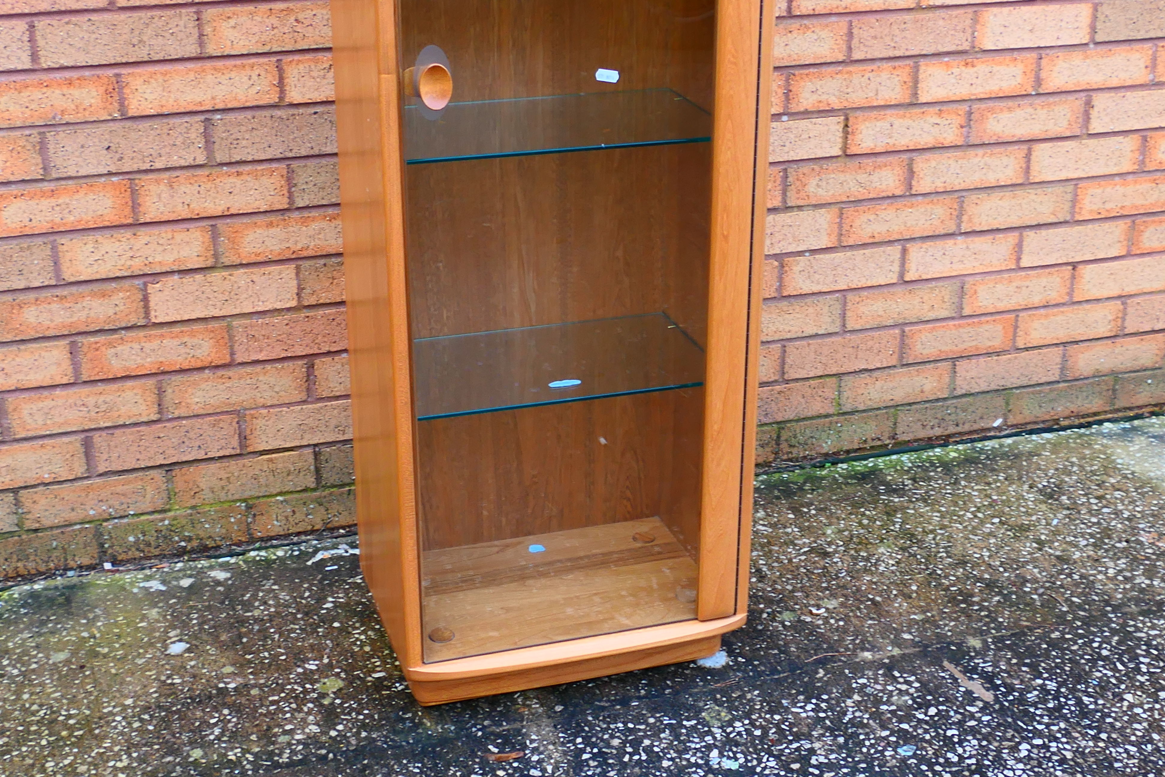 Ercol - A Windsor single door display cabinet with adjustable shelves, - Image 3 of 9