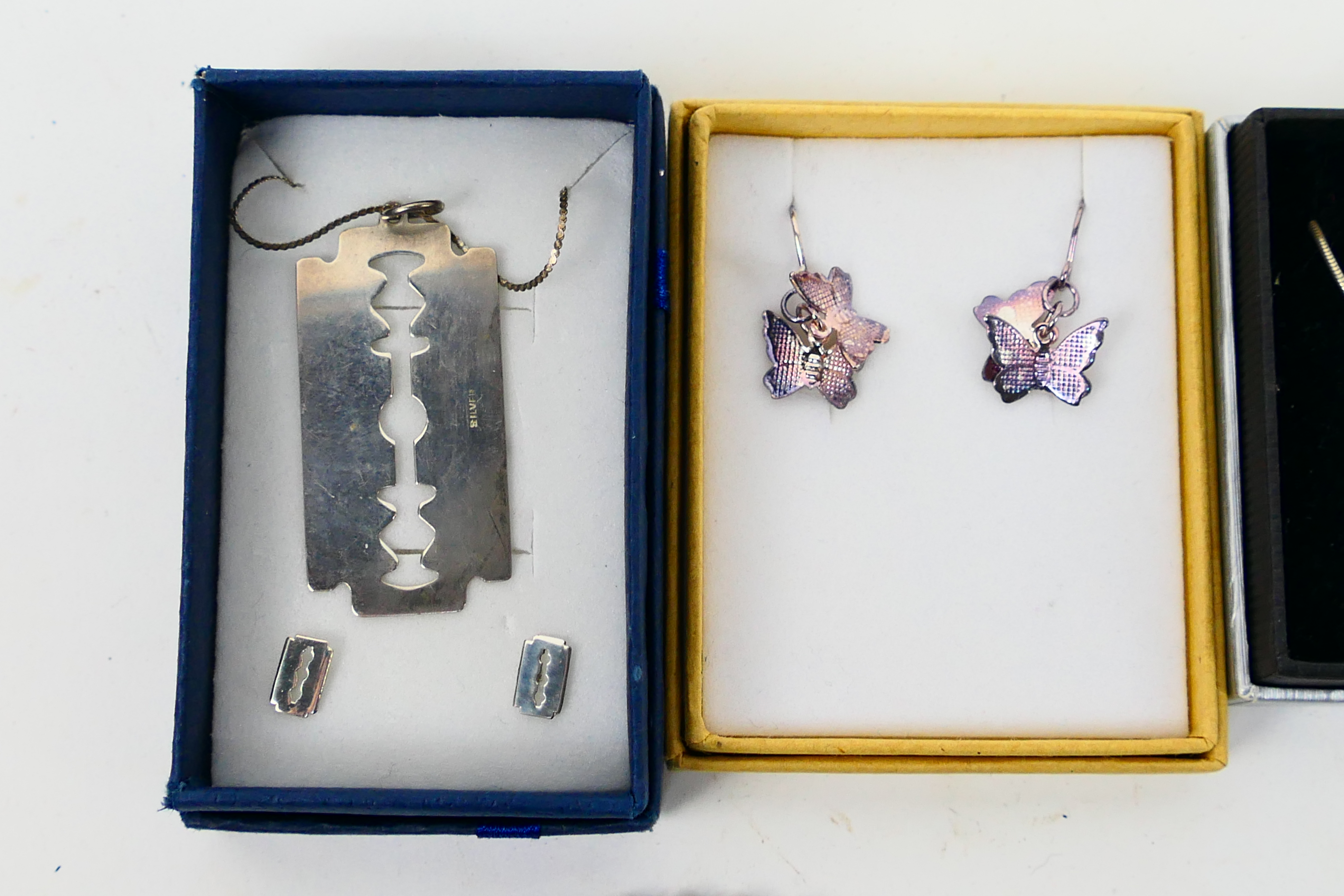 Boxed costume jewellery to include a Swarovski crystal and pearl bead necklace, - Image 2 of 6