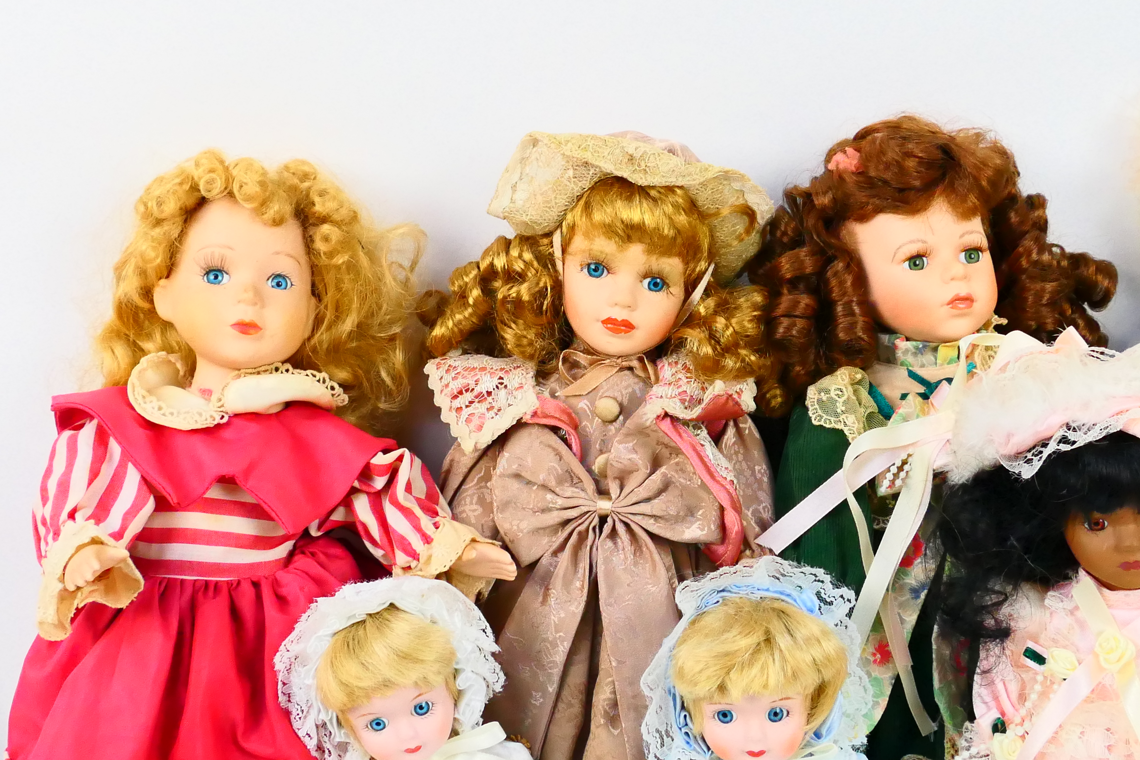 A quantity of collectable dolls, largest approximately 40 cm (h). - Image 2 of 5