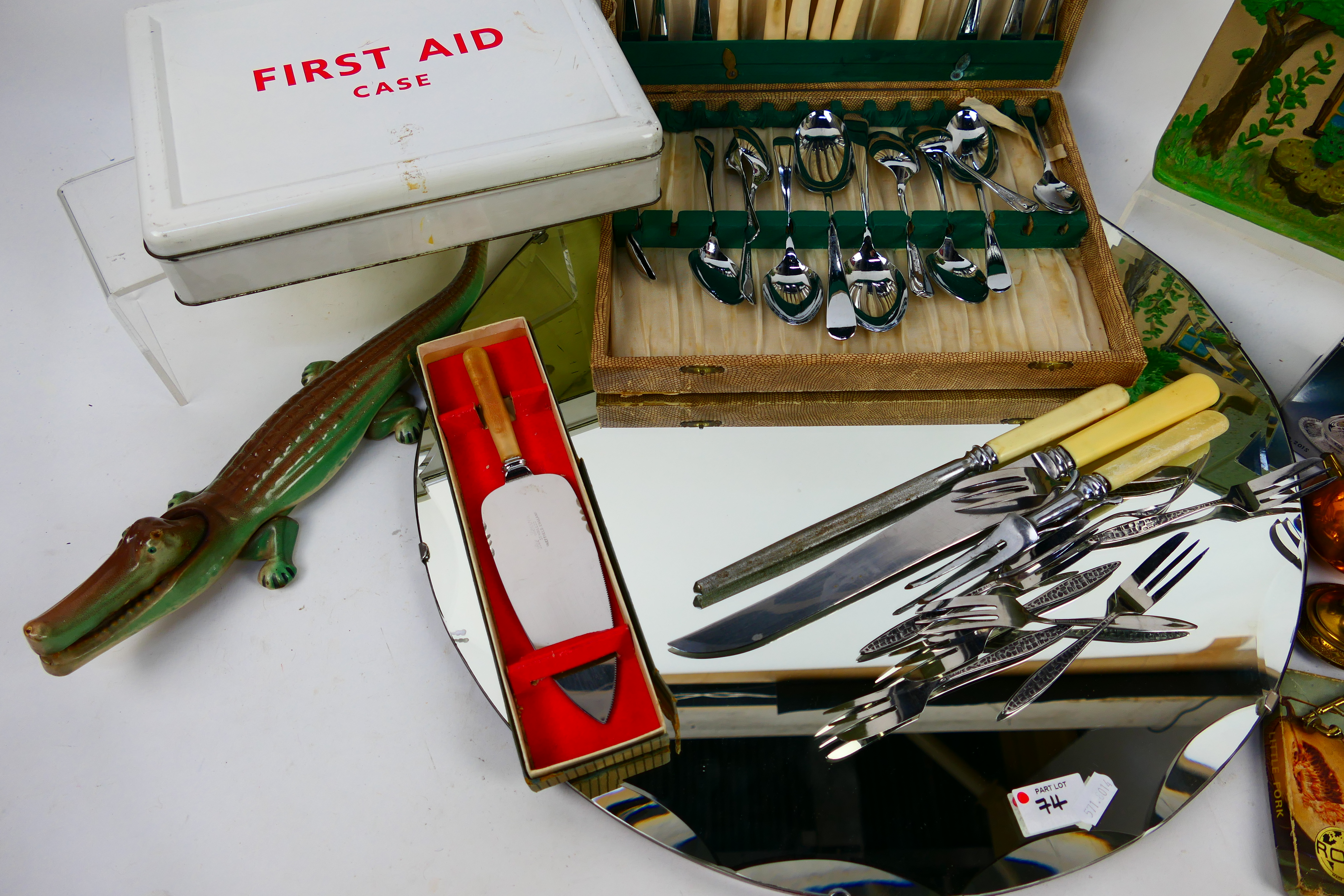 Lot to include flatware, part boxed / cased, metal ware and a wall mirror, 50 cm (d). - Image 4 of 5