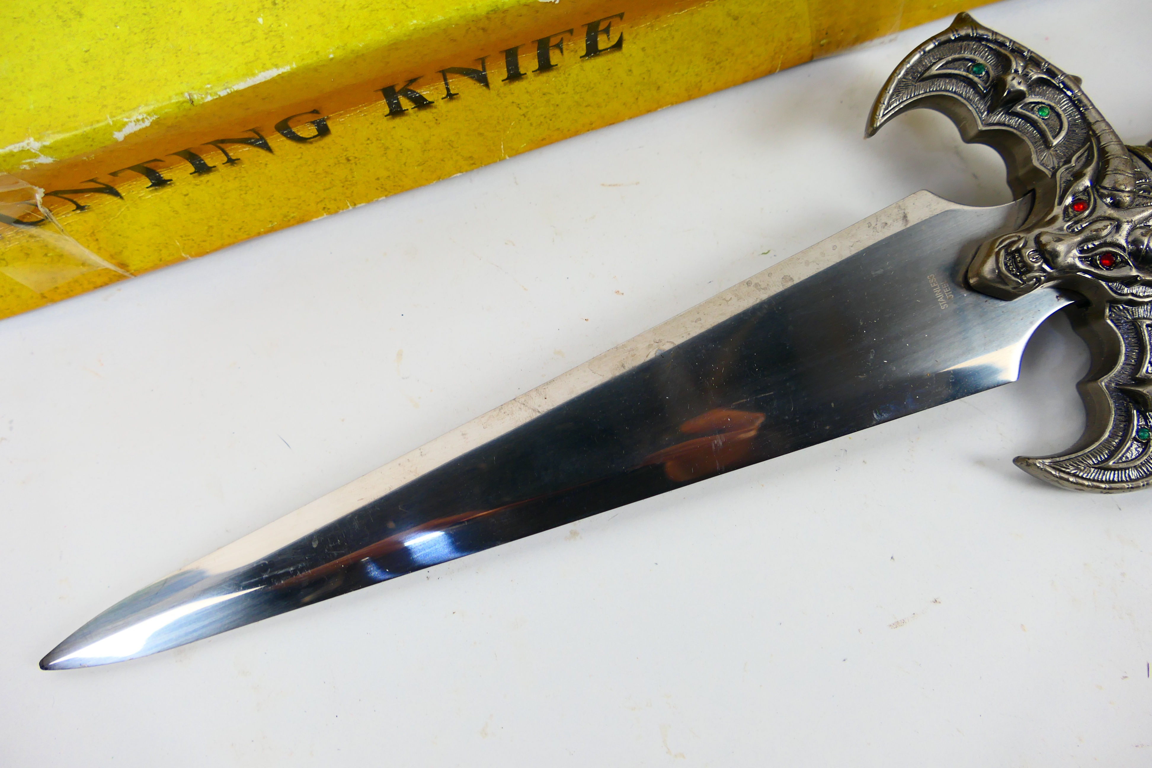 A boxed 'Fantasy' hunting knife with 26 cm (l) stainless steel blade. - Image 4 of 6