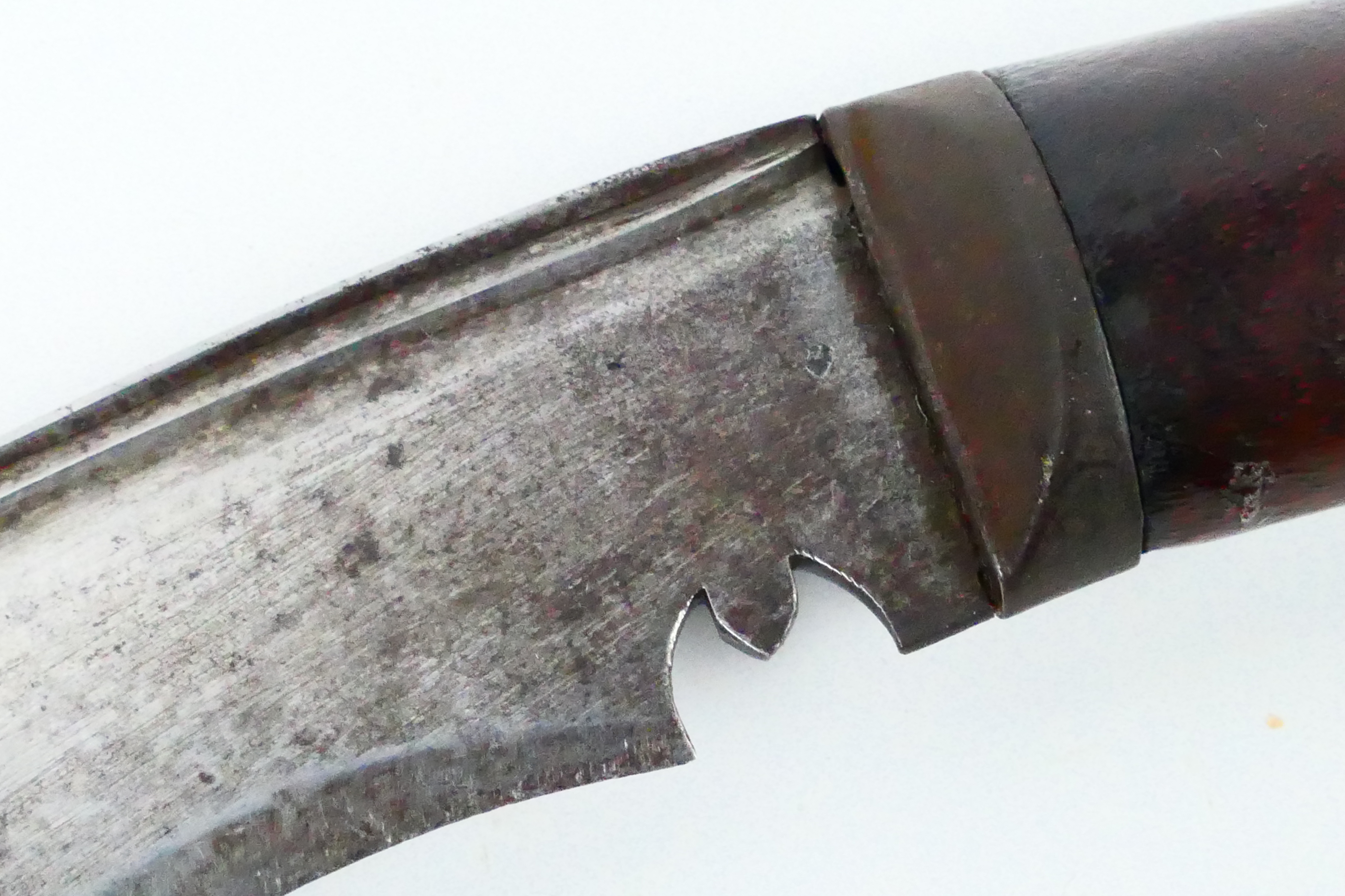 A vintage kukri knife with 29 cm (l) blade and wooden hilt. - Image 3 of 8