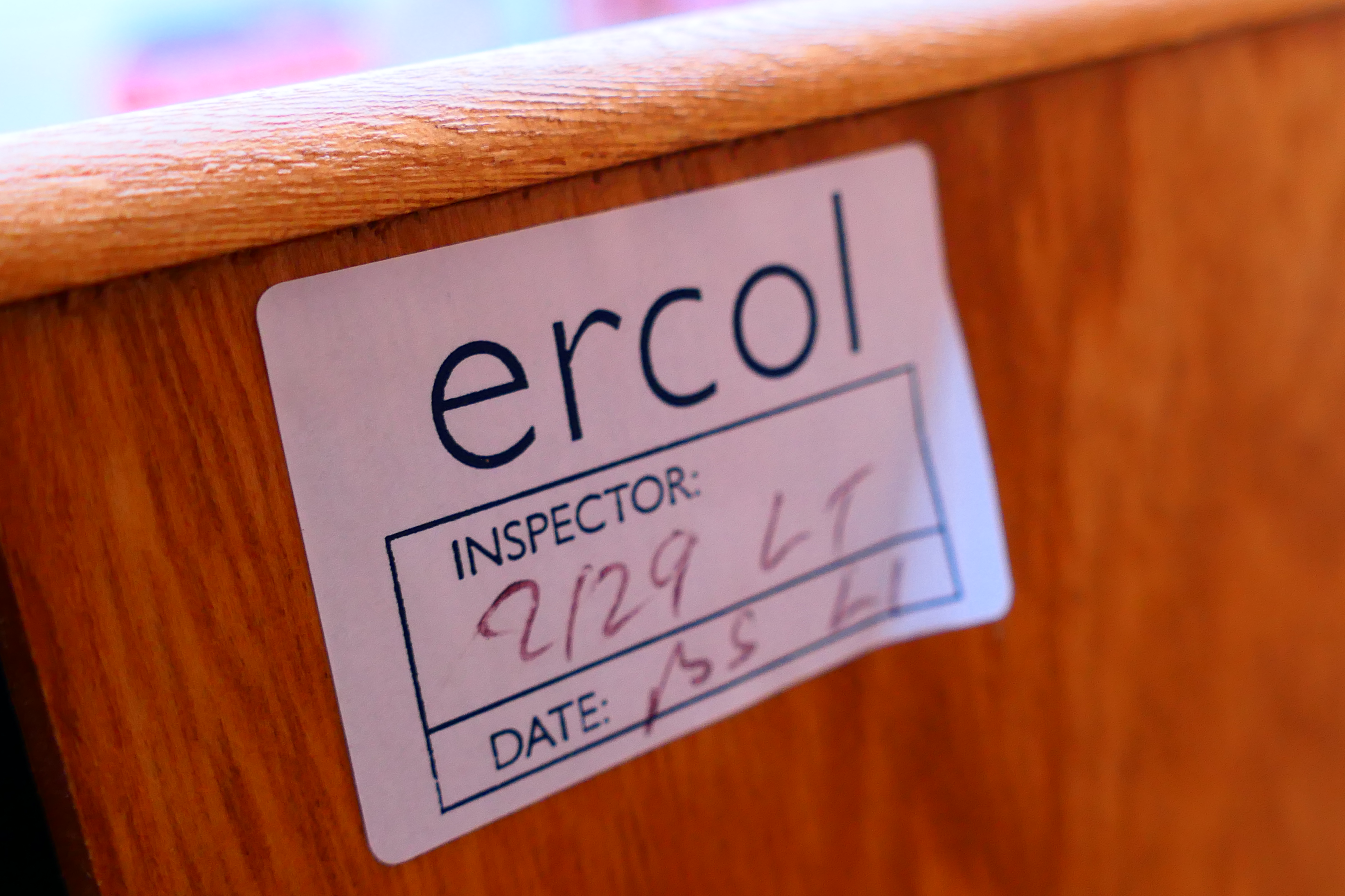 Ercol - A Windsor single door display cabinet with adjustable shelves, - Image 9 of 9