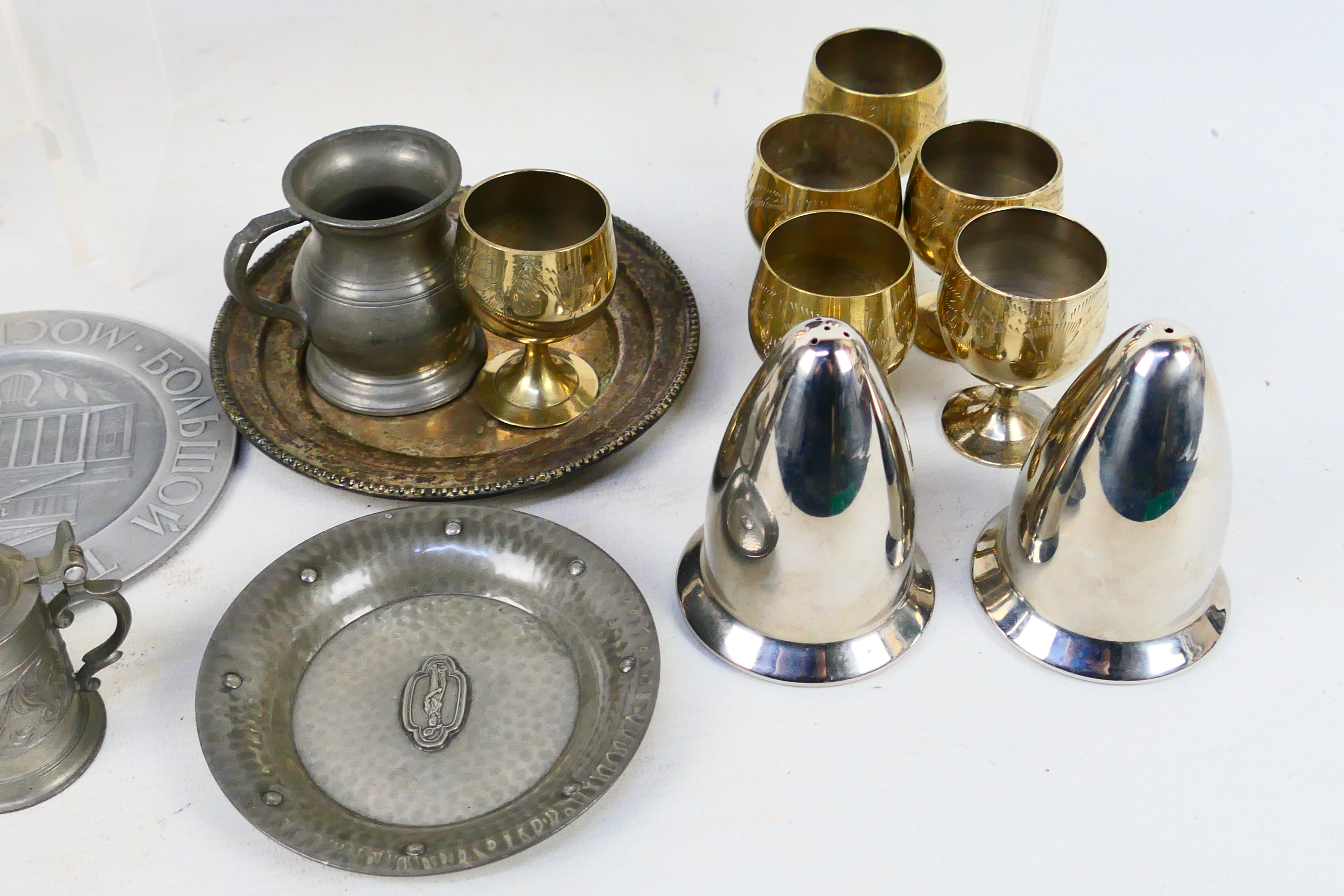 A collection of silver plate and pewter to include a Norwegian basket, a small silver gilt bowl, - Image 4 of 5