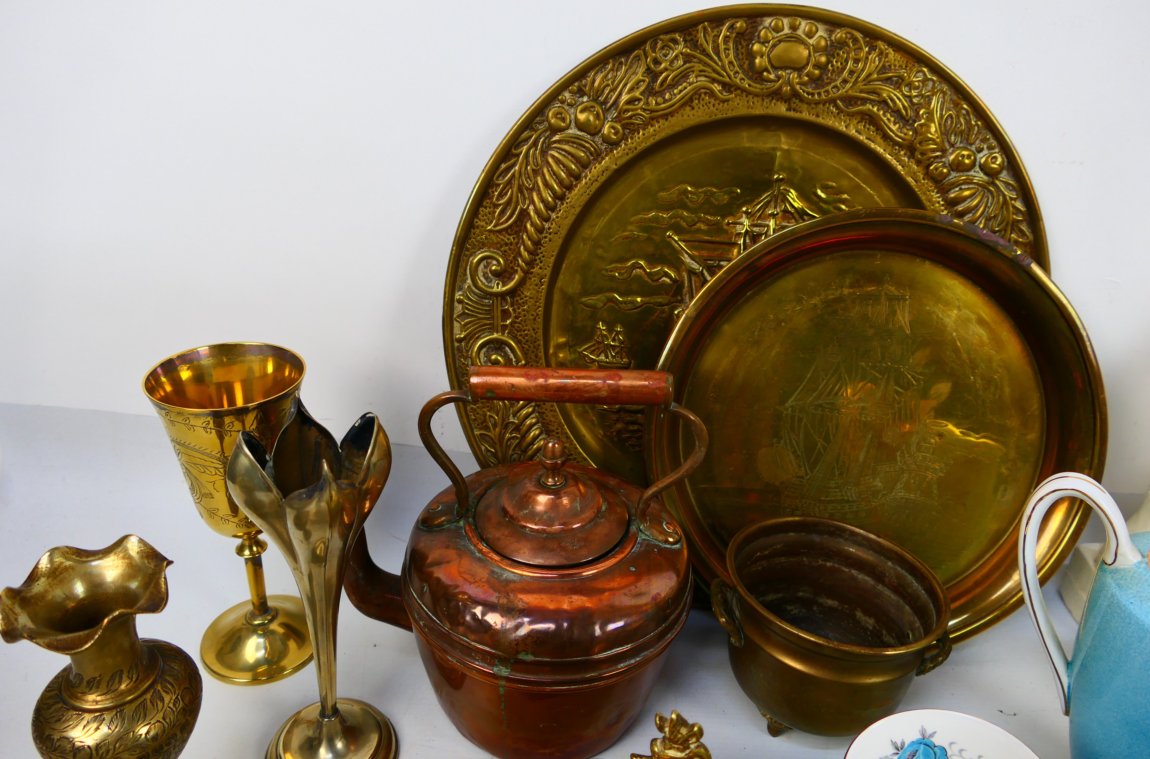 Lot to include ceramics, metalware comprising copper and brass and a painted plaster figural clock. - Image 4 of 5