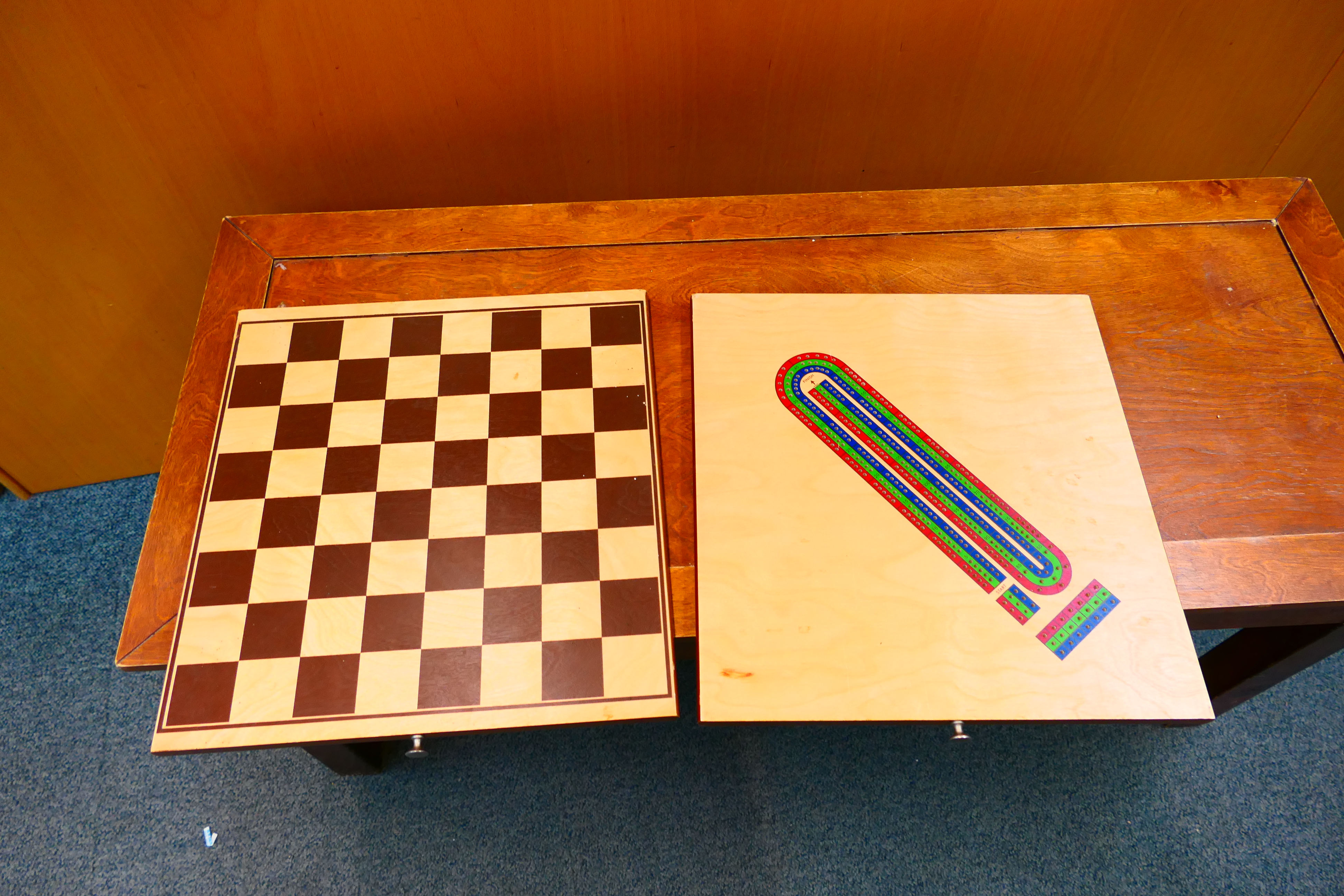 A wooden coffee / games table measuring approximately 40 cm x 102 cm x 42 cm. - Image 3 of 4