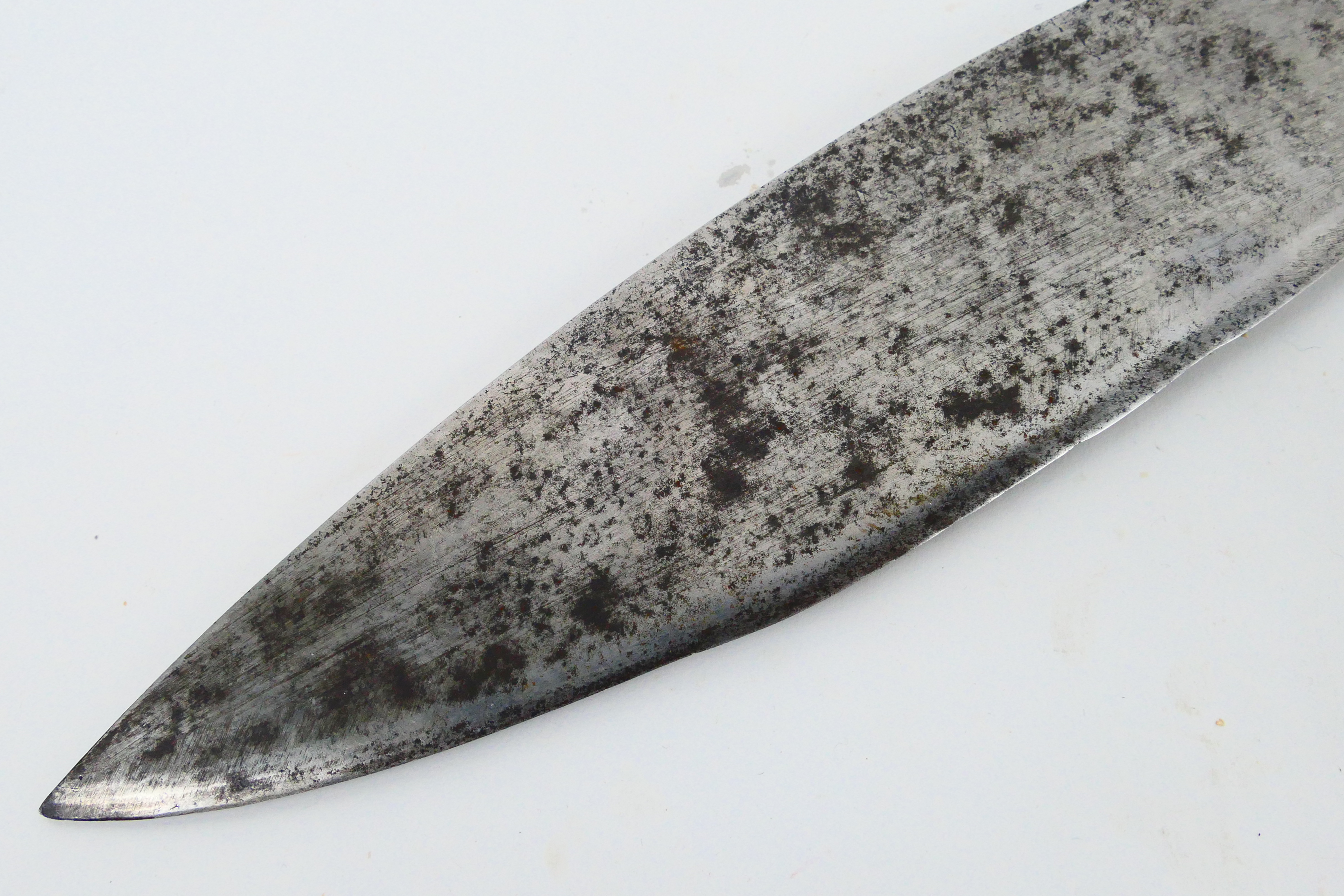 A vintage kukri knife with 29 cm (l) blade and wooden hilt. - Image 4 of 8