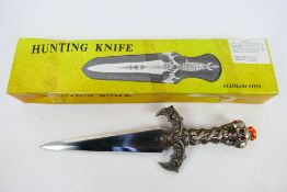 A boxed 'Fantasy' hunting knife with 26 cm (l) stainless steel blade.