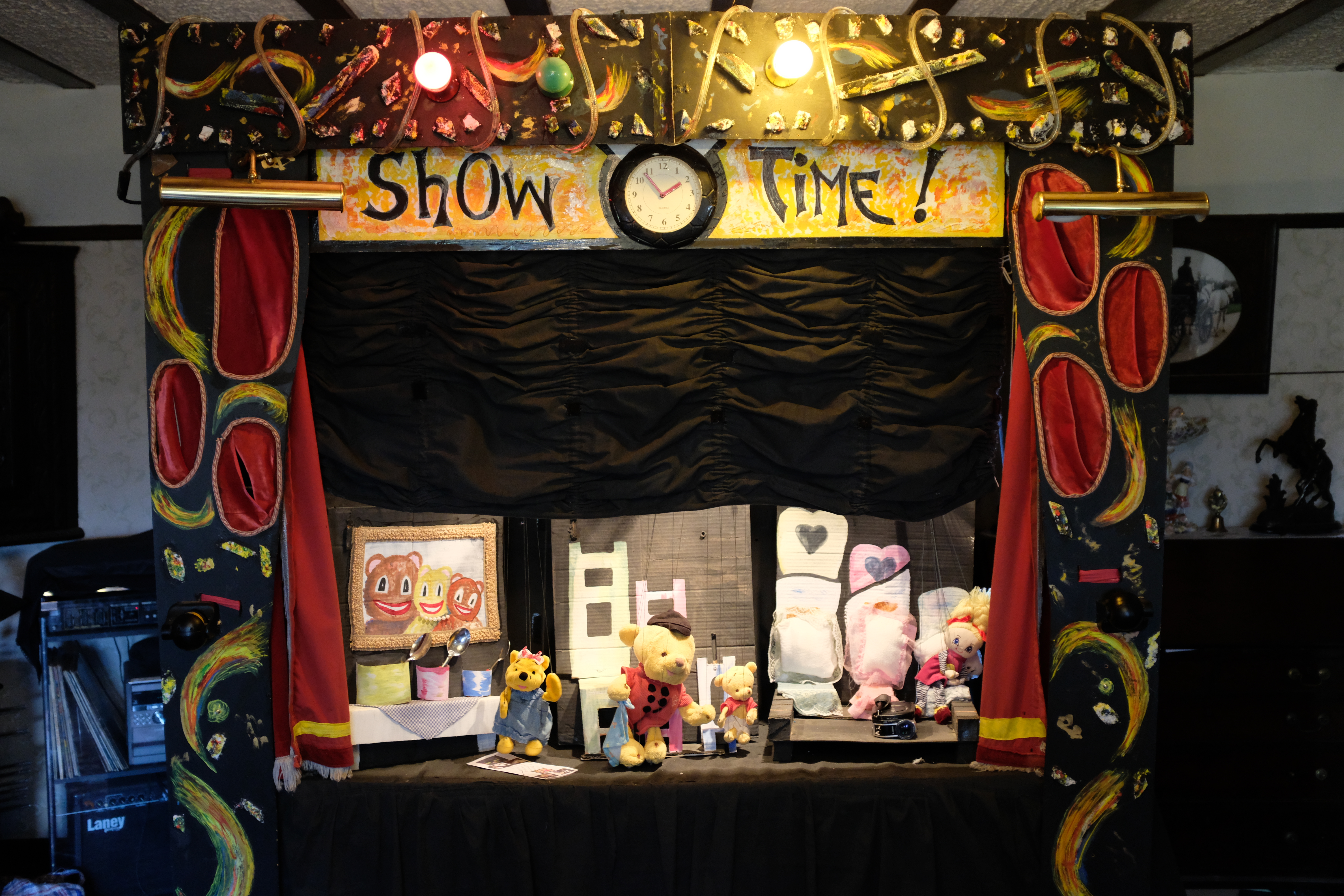 Stage - A large stage set up, ideal for larger marionette shows. - Image 8 of 9