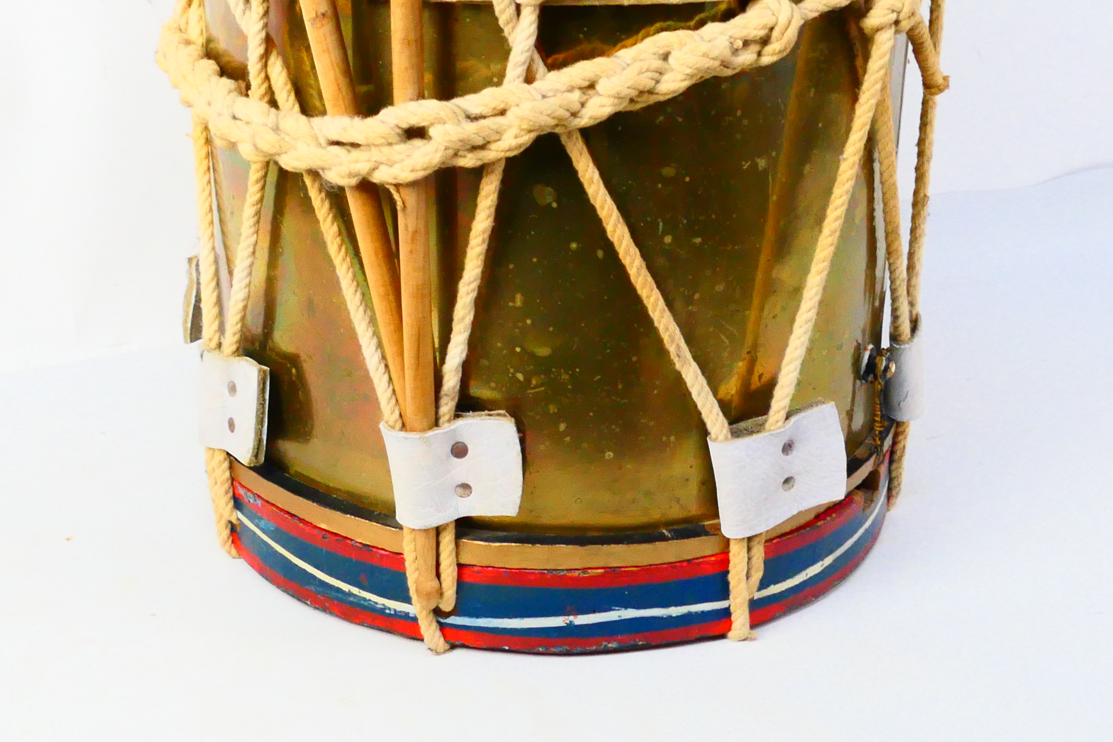 A vintage marching drum, approximately 3 - Image 3 of 5