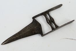 An antique South Indian Katar dagger with 10 cm (l) blade.