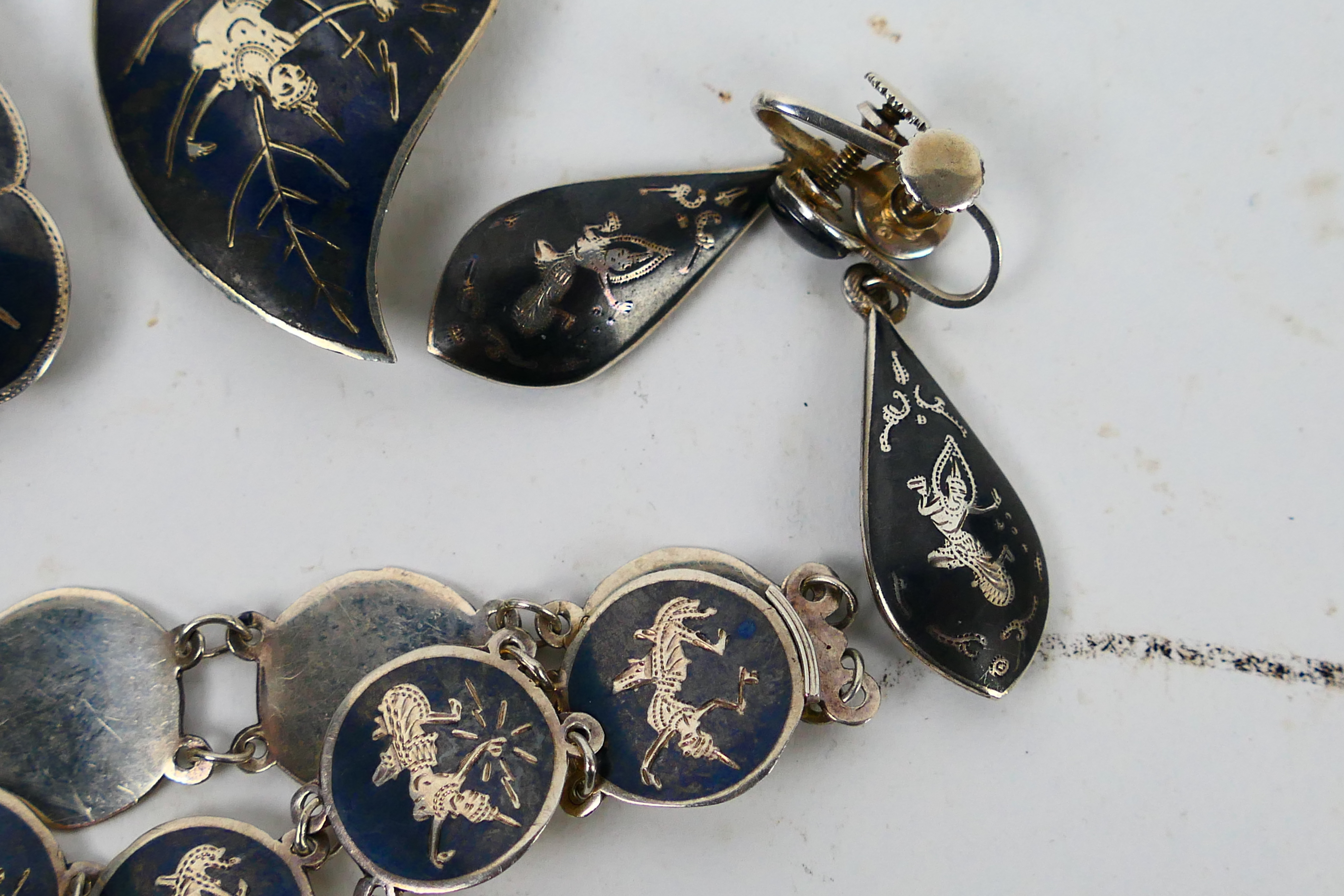 A collection of Siam (Thailand) jewellery to include bracelets, brooches, pendant and other, - Image 3 of 7