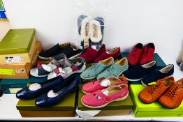 Thirteen pairs of shoes and slippers, predominantly boxed and size 8. [2].