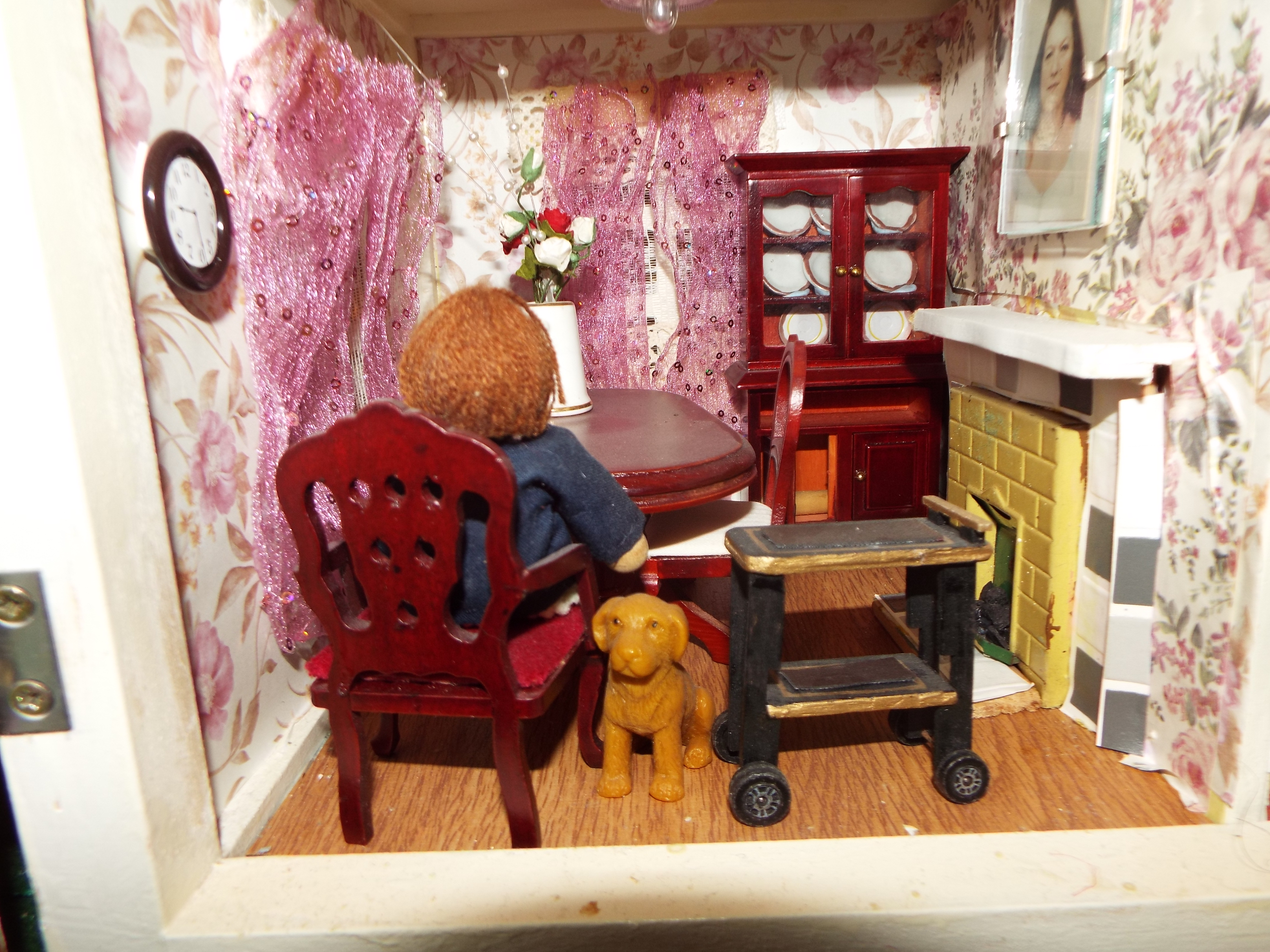 Doll's House - a hand built doll's house comprising four rooms, all rooms extensively furnished, - Image 4 of 6