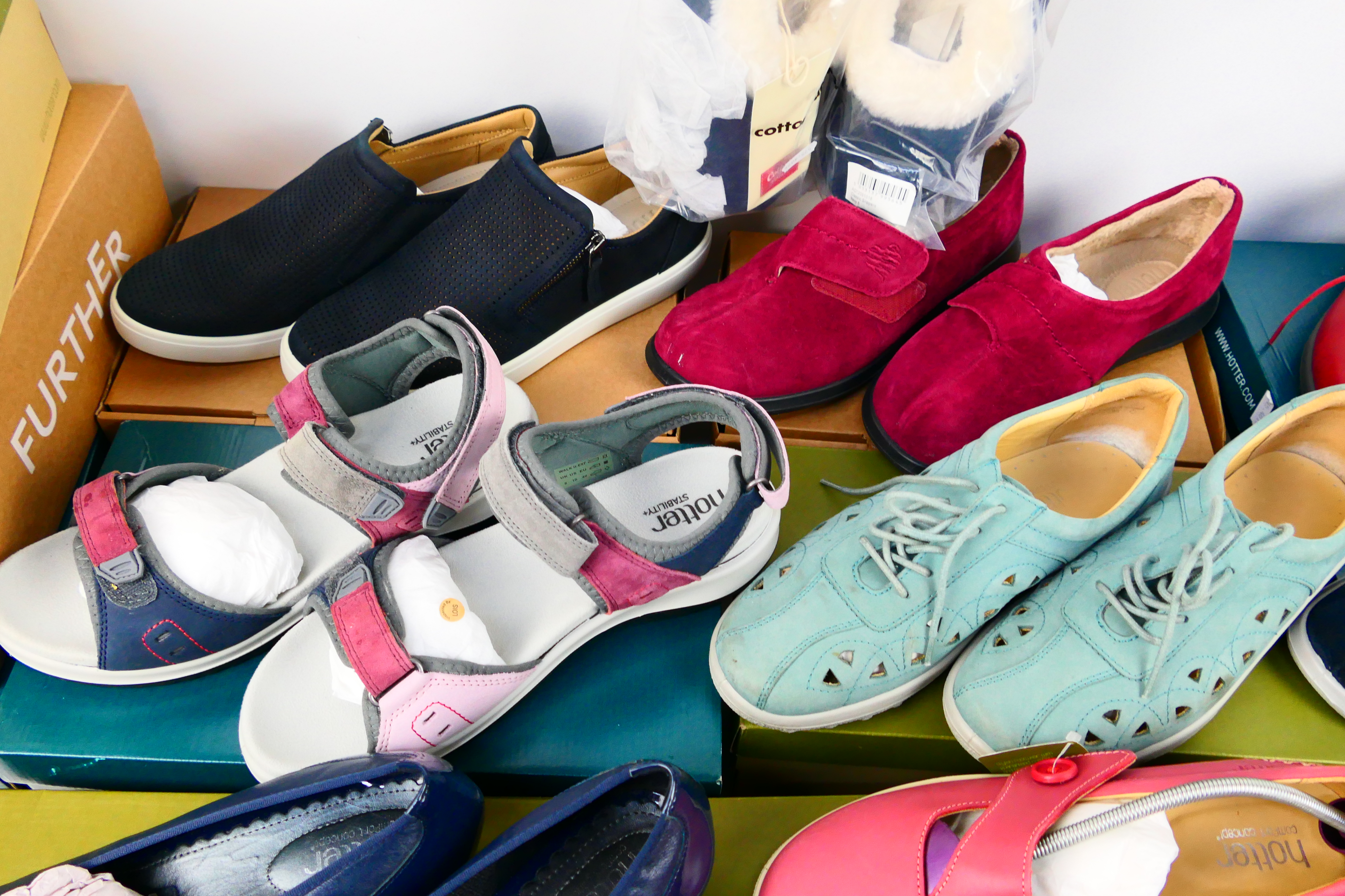 Thirteen pairs of shoes and slippers, predominantly boxed and size 8. [2]. - Image 3 of 6