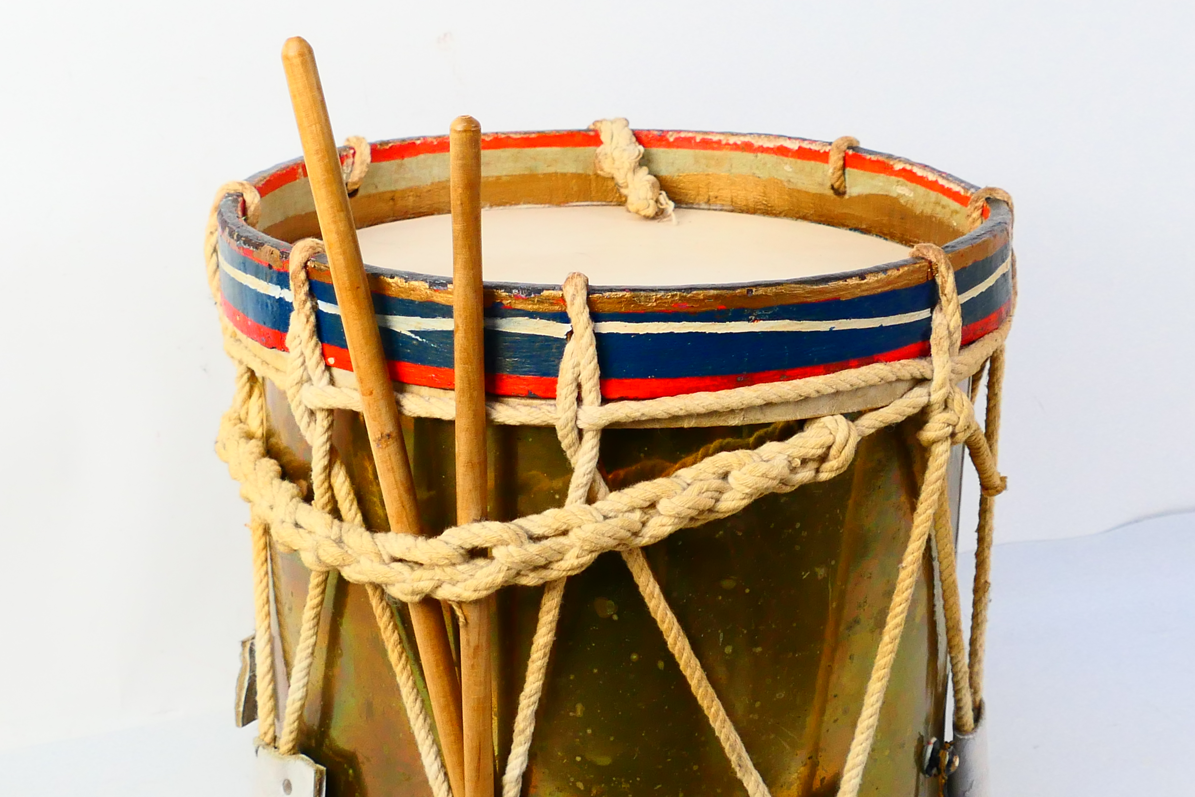 A vintage marching drum, approximately 3 - Image 2 of 5