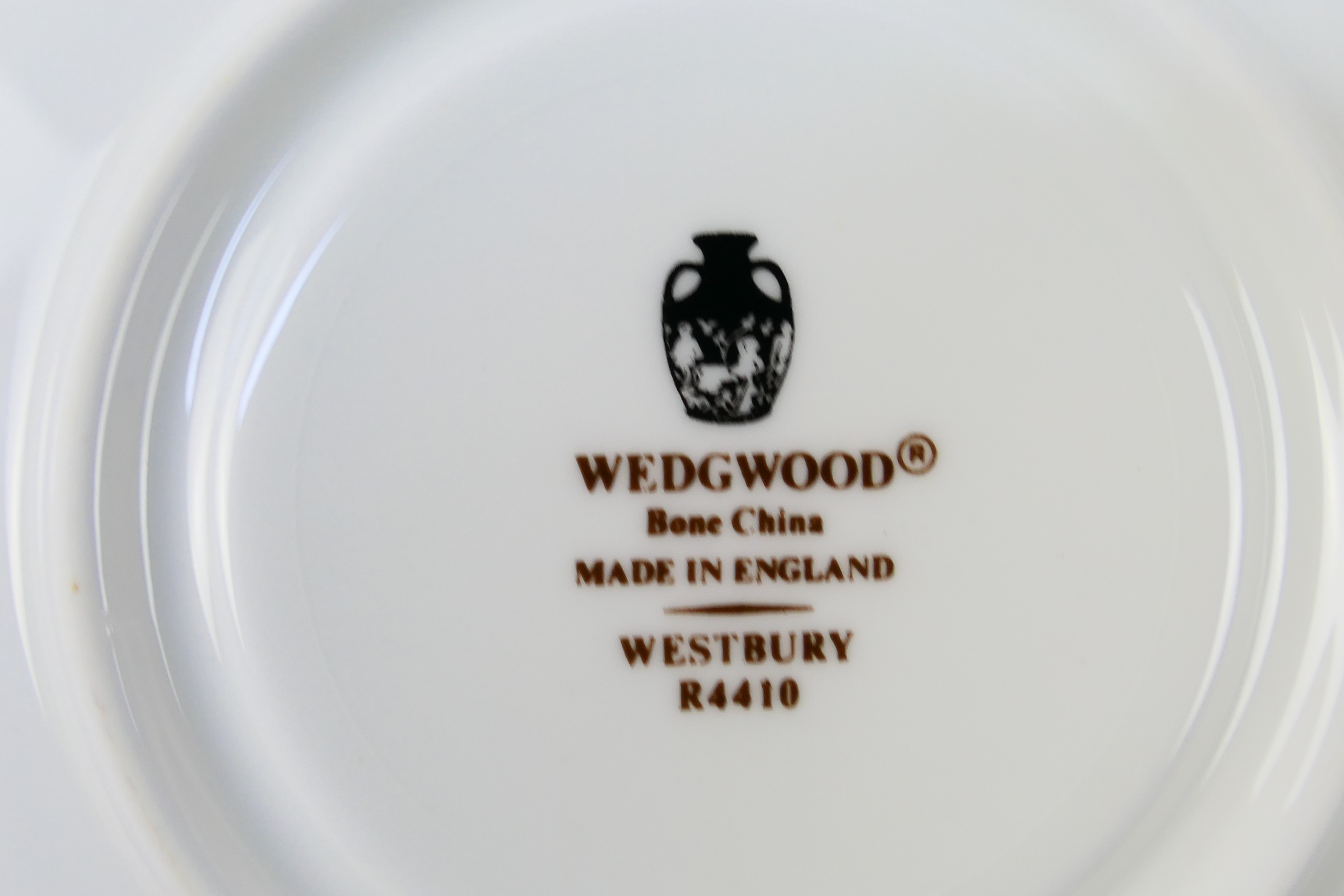 Wedgwood - A Wedgwood ceramic tea service set - Set has floral patterns. - Image 4 of 4