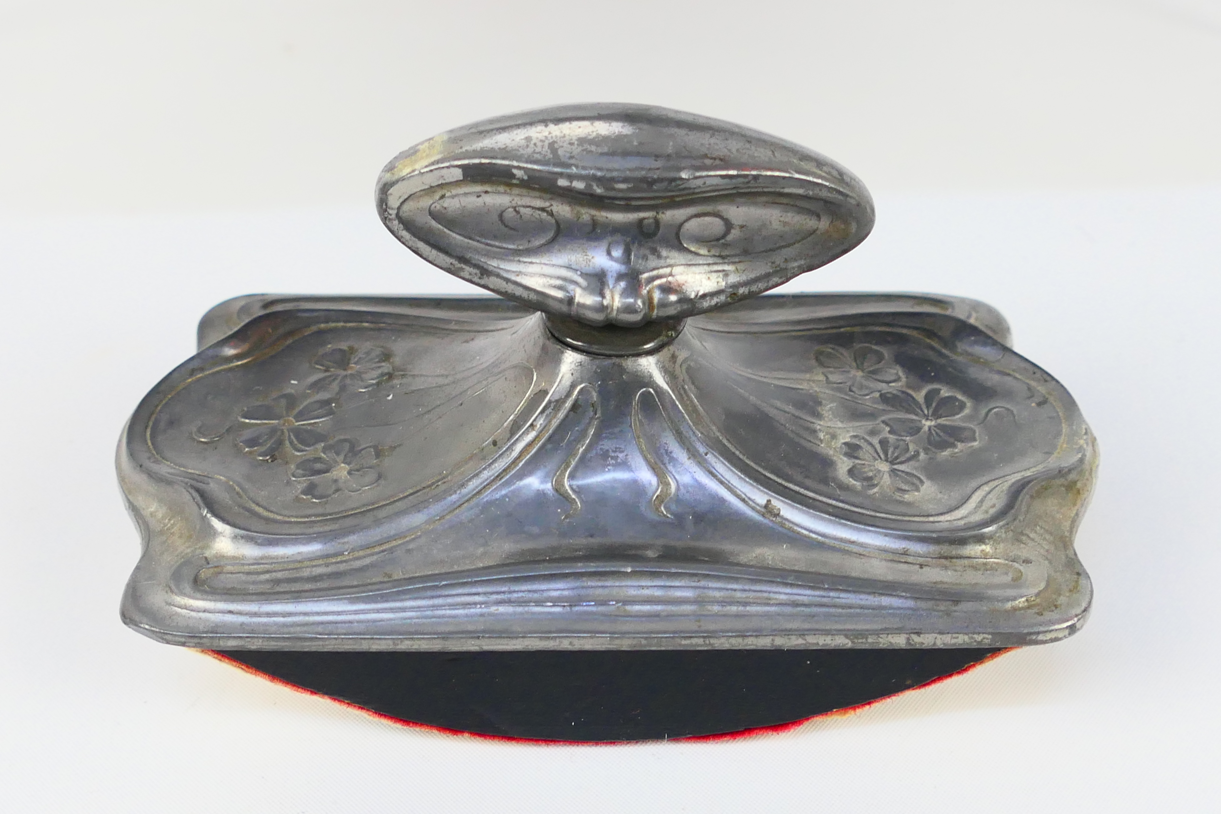 A white metal Art Deco desk stand with central covered inkwell and an Art Nouveau style rocker - Image 3 of 8