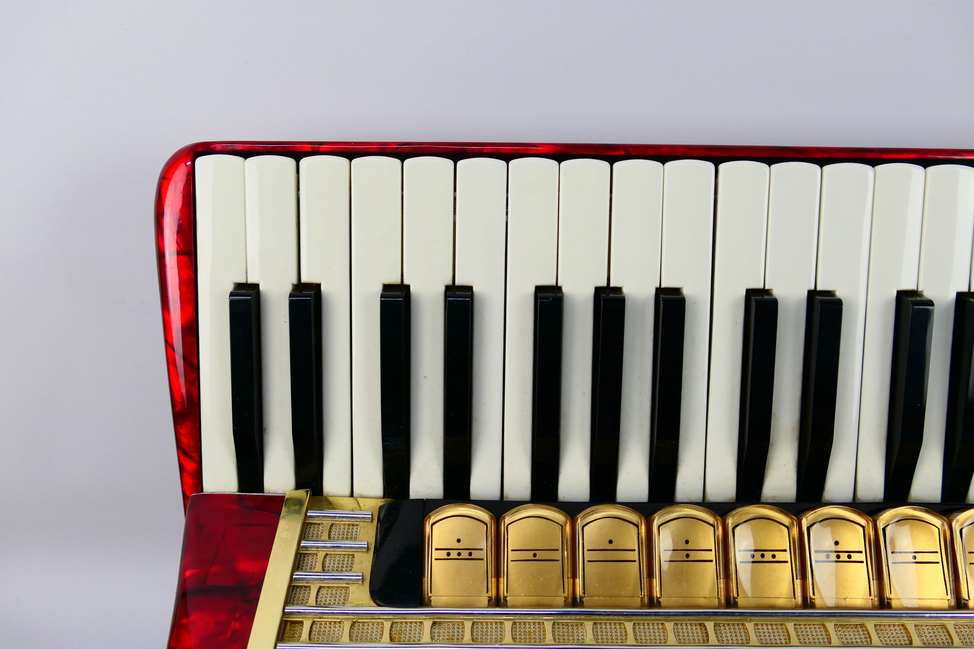 A vintage Hohner Verdi VM piano accordion, 41 keys and 120 basses, marbled red finish, - Image 4 of 18