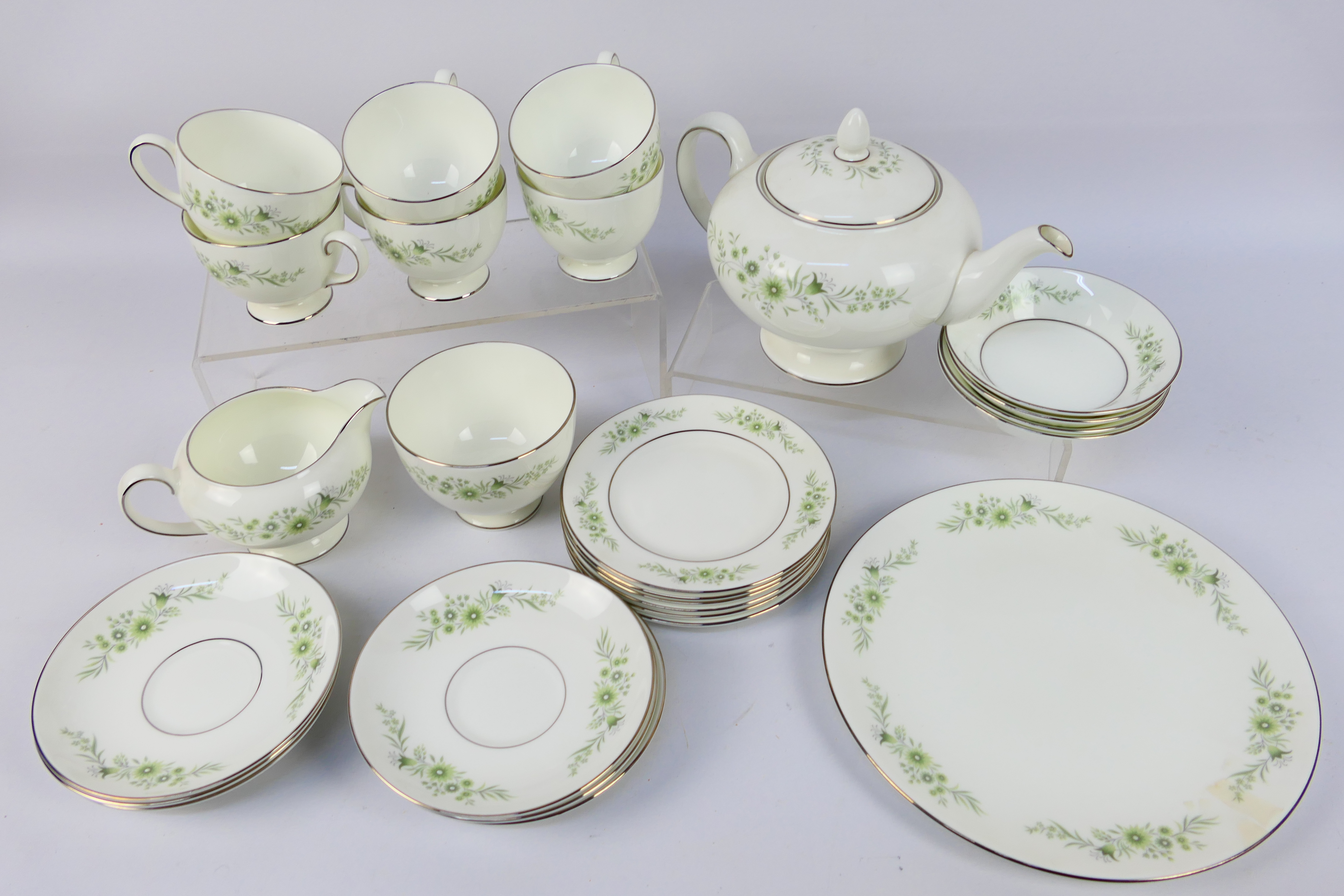 Wedgwood - A Wedgwood ceramic tea service set - Set has floral patterns.