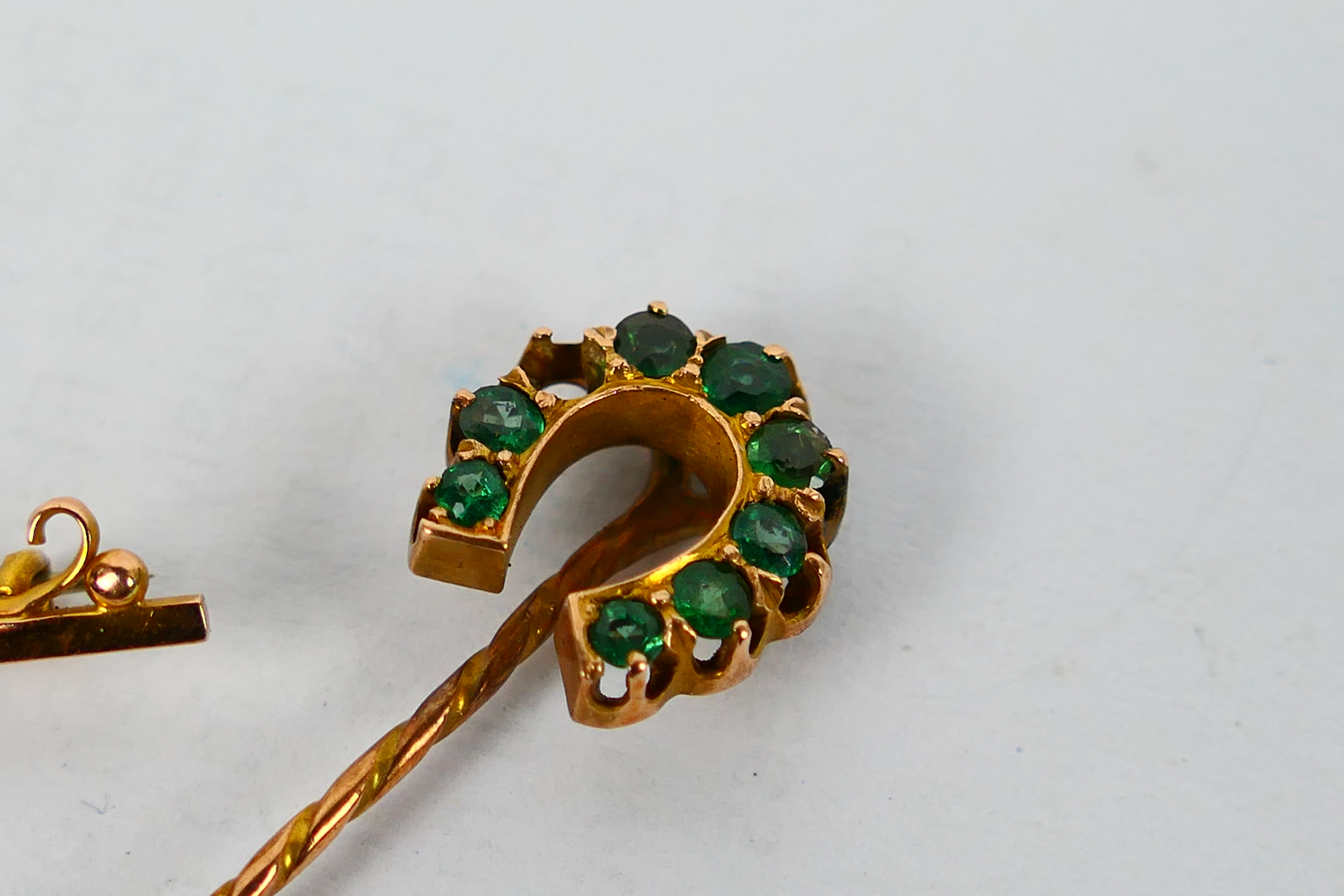 A yellow metal bar brooch with central floral motif, - Image 3 of 5