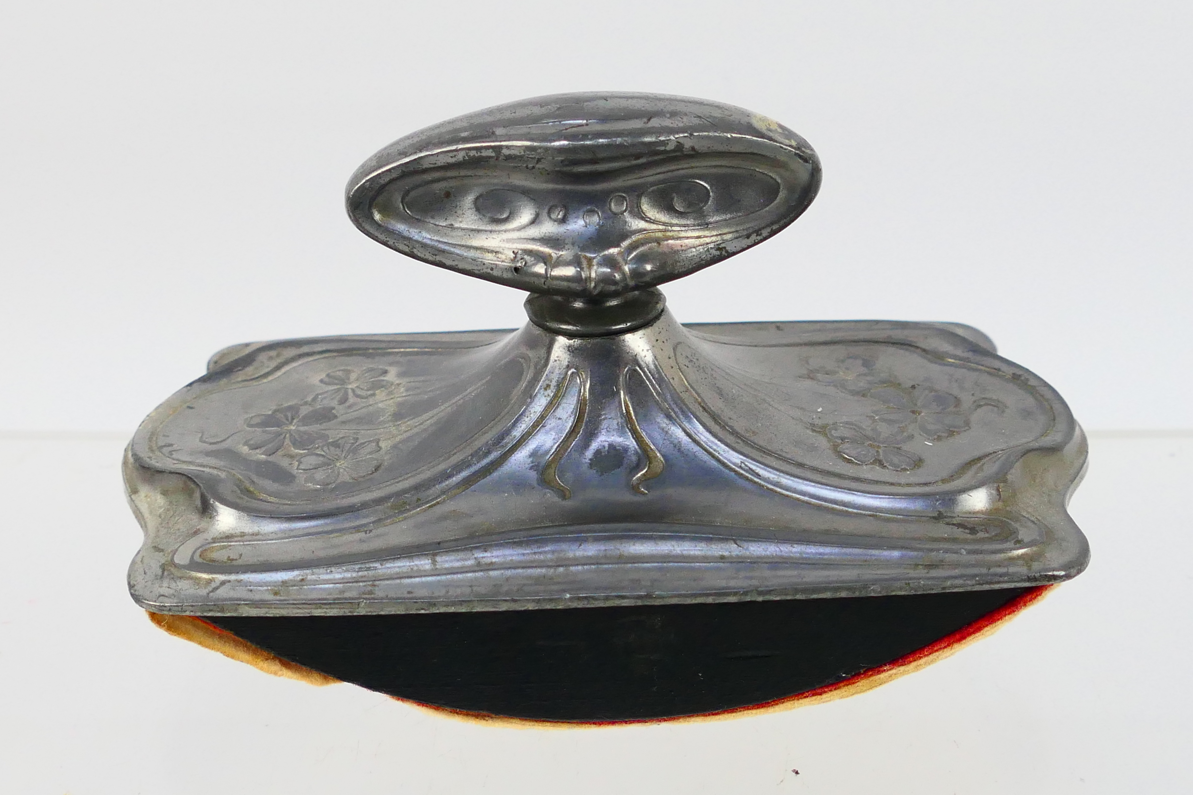 A white metal Art Deco desk stand with central covered inkwell and an Art Nouveau style rocker - Image 8 of 8