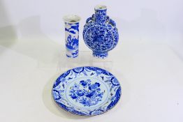 Chinese blue and white wares to include a moon flask with lotus decoration and twin Chilong handles,