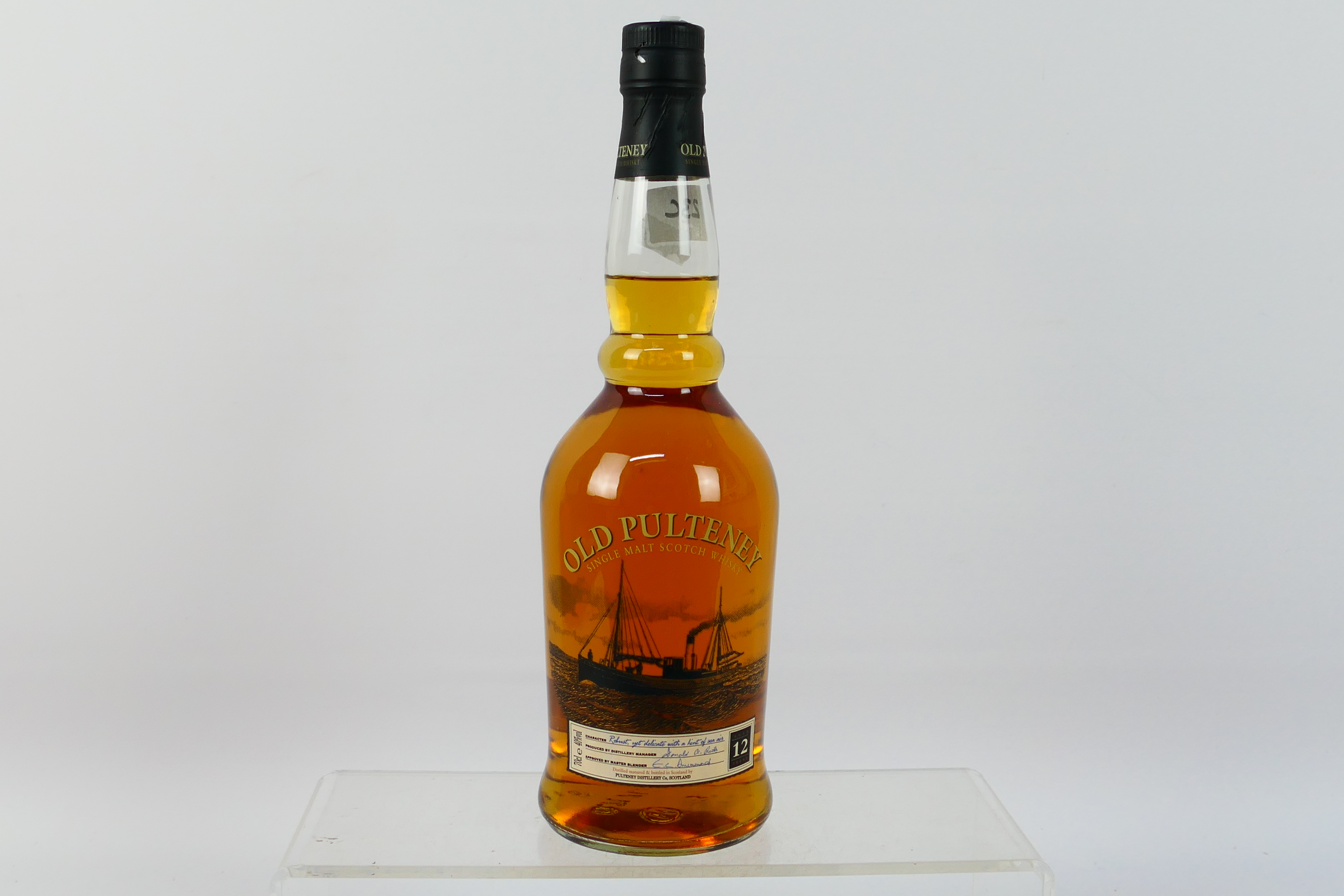 A 70cl bottle of Old Pulteney 12 Year Old single malt whisky, 40% abv.
