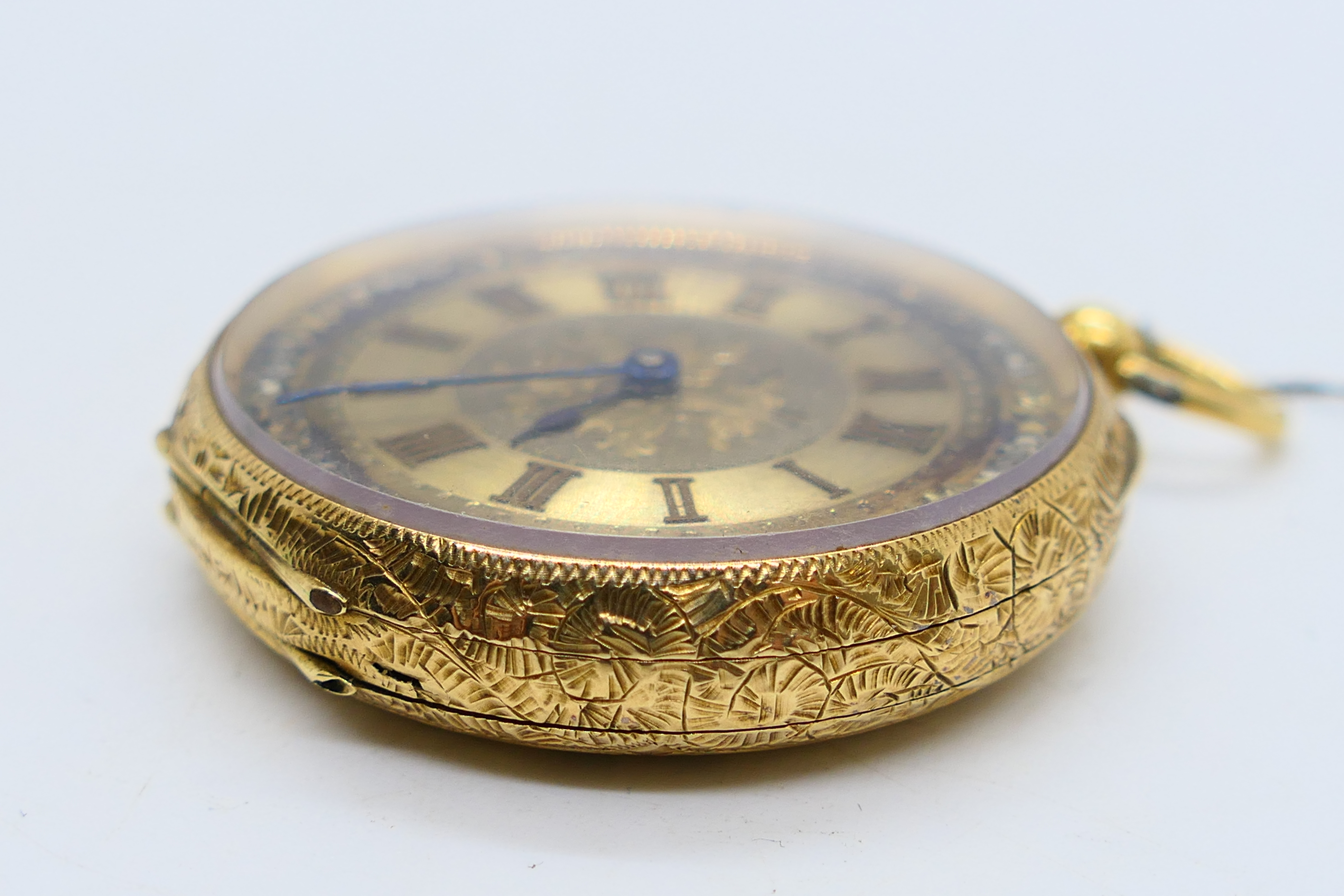 A lady's 18ct gold cased pocket watch with profusely engraved case, 37 mm (d), - Image 2 of 7